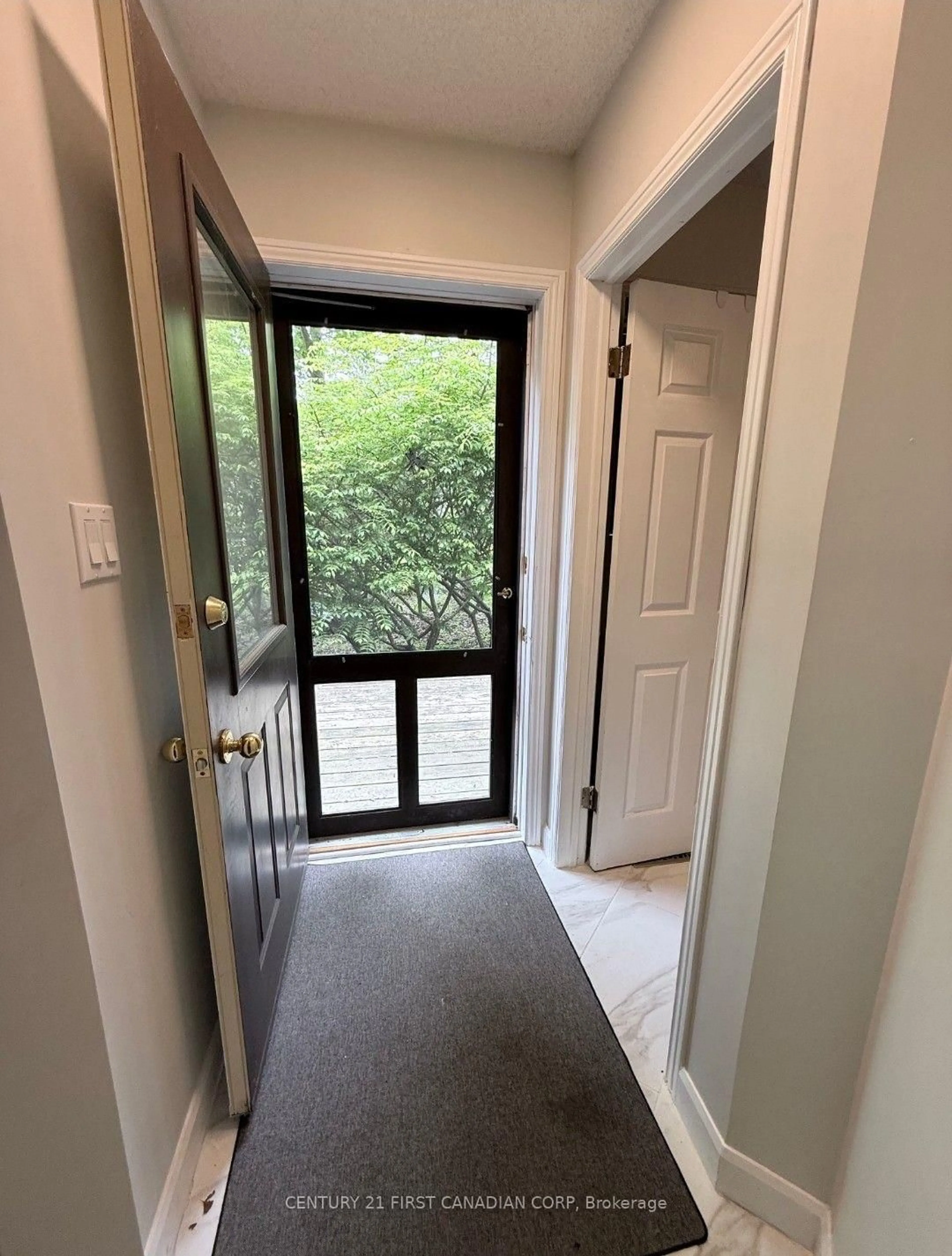 Indoor entryway for 463 Eckford Ave, Saugeen Shores Ontario N0H 2L0