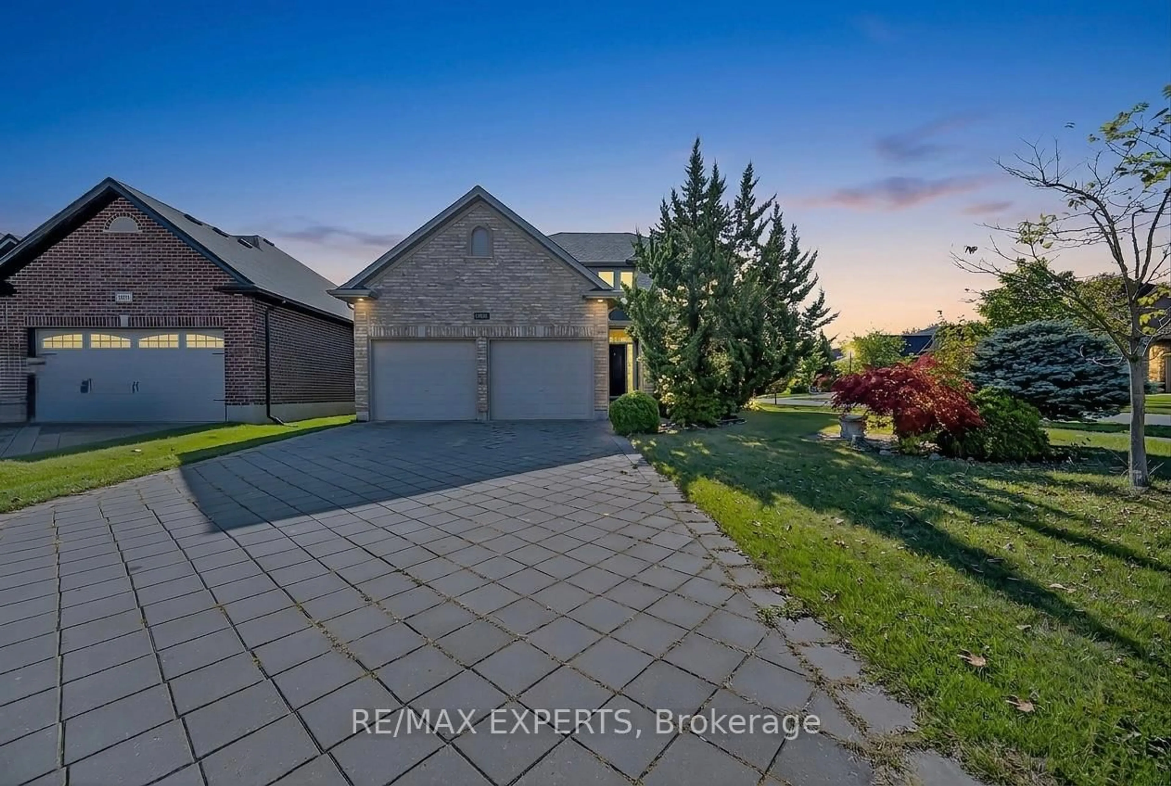 A pic from outside/outdoor area/front of a property/back of a property/a pic from drone, street for 936 Talisman Cres, London South Ontario N6K 0B7