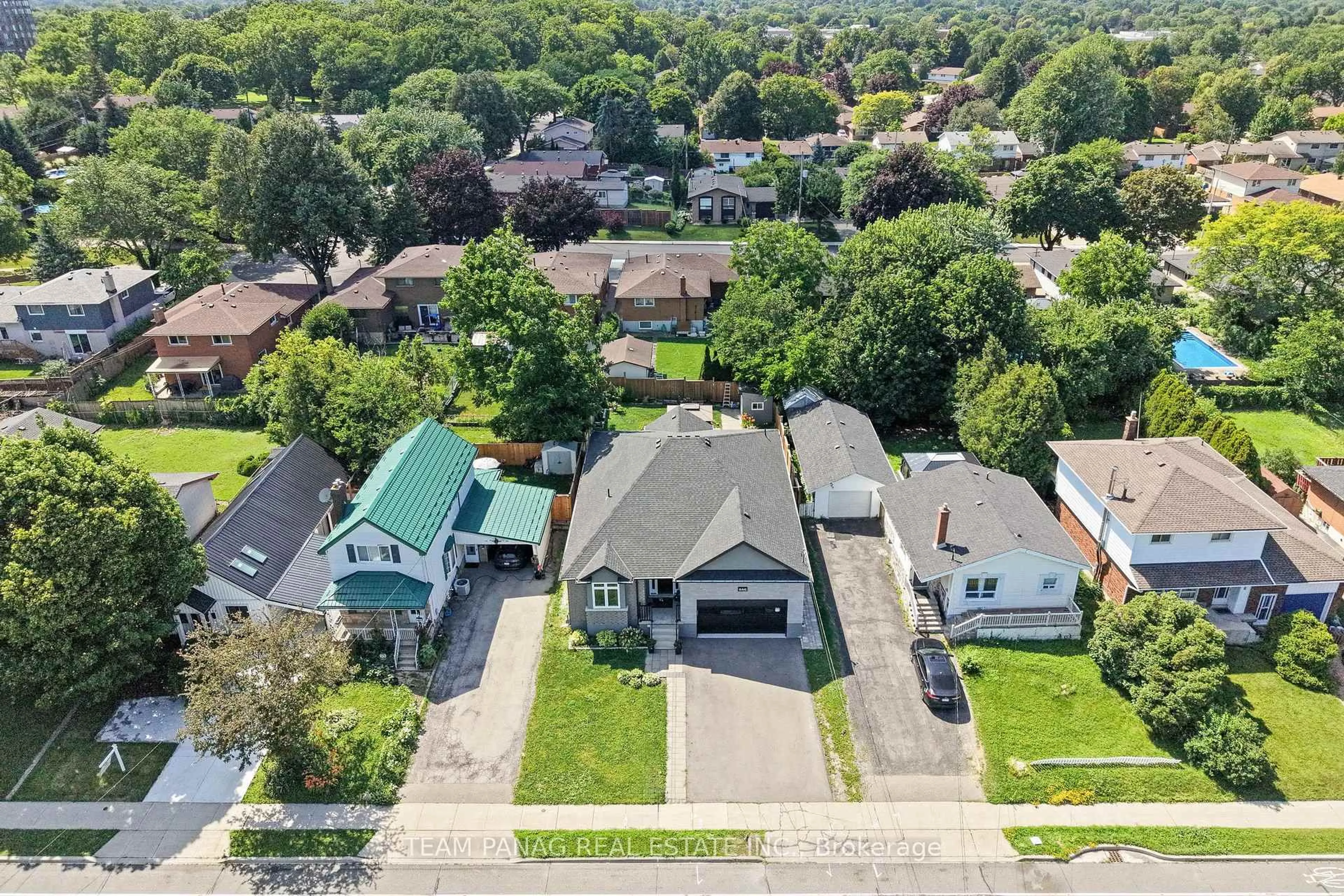 A pic from outside/outdoor area/front of a property/back of a property/a pic from drone, street for 646 West 5th St, Hamilton Ontario L9C 3R2