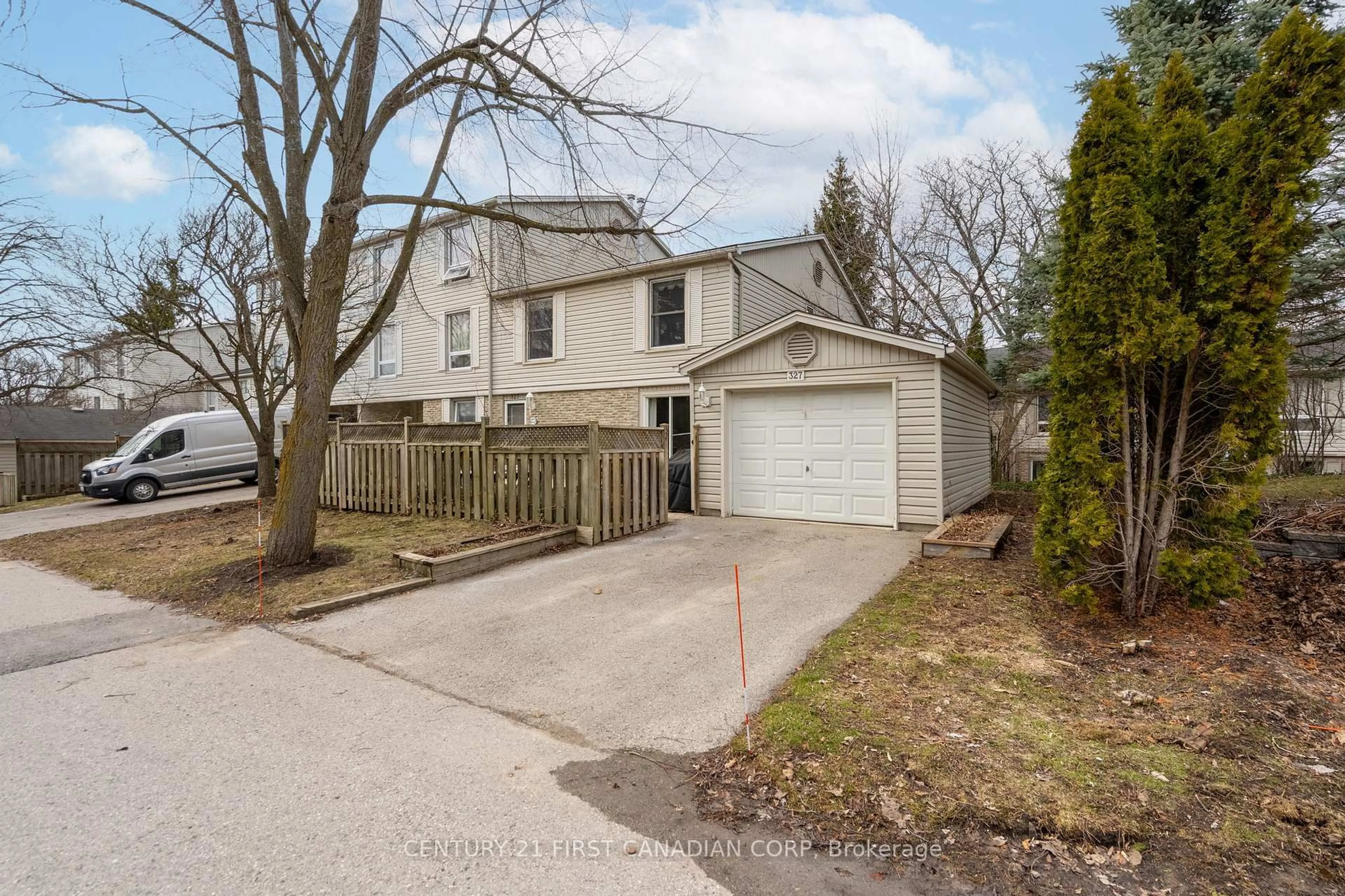 A pic from outside/outdoor area/front of a property/back of a property/a pic from drone, street for 327 Everglade Cres, London North Ontario N6H 4M7