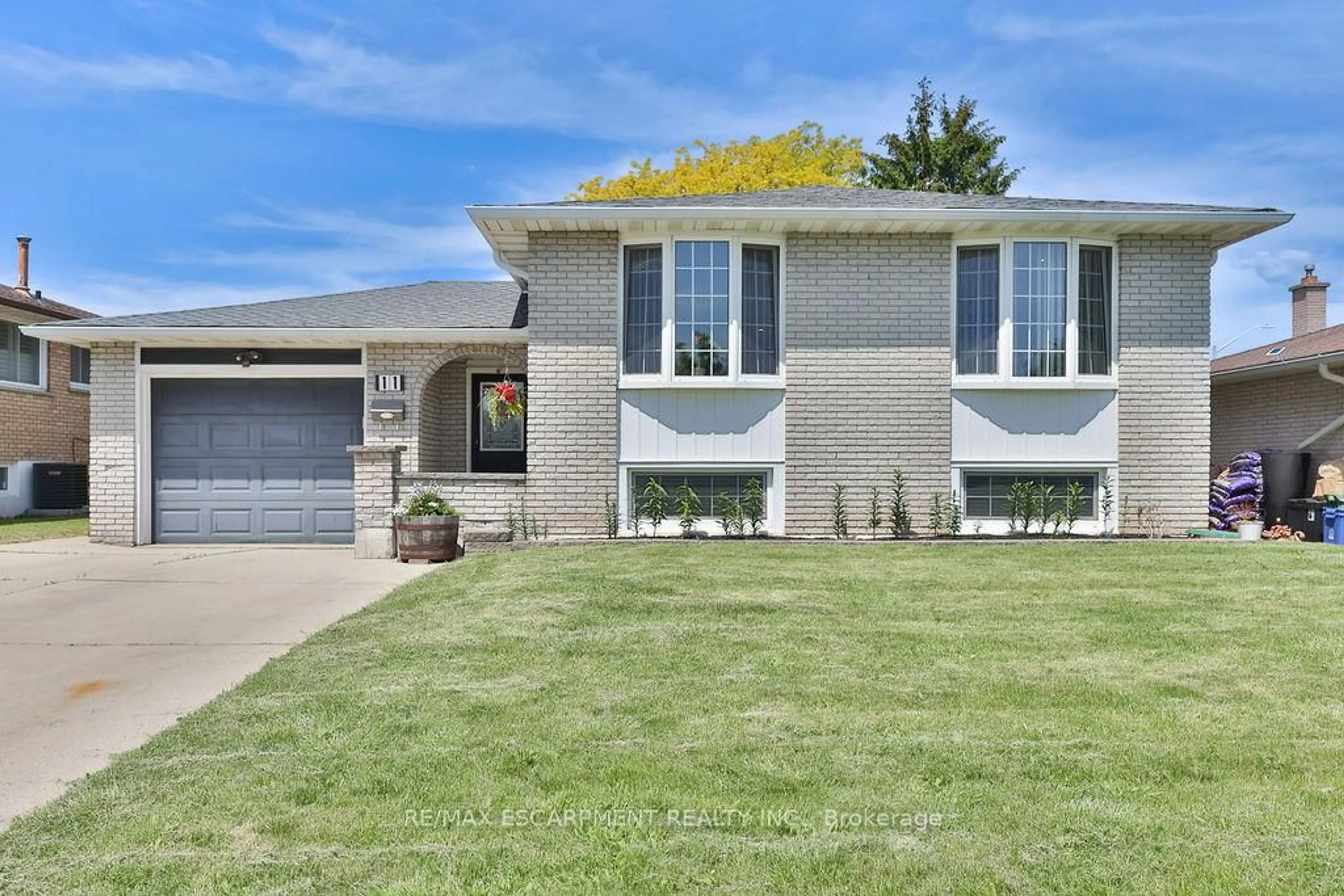 Home with brick exterior material, street for 11 Lynwood Dr, Hamilton Ontario L8E 3E7