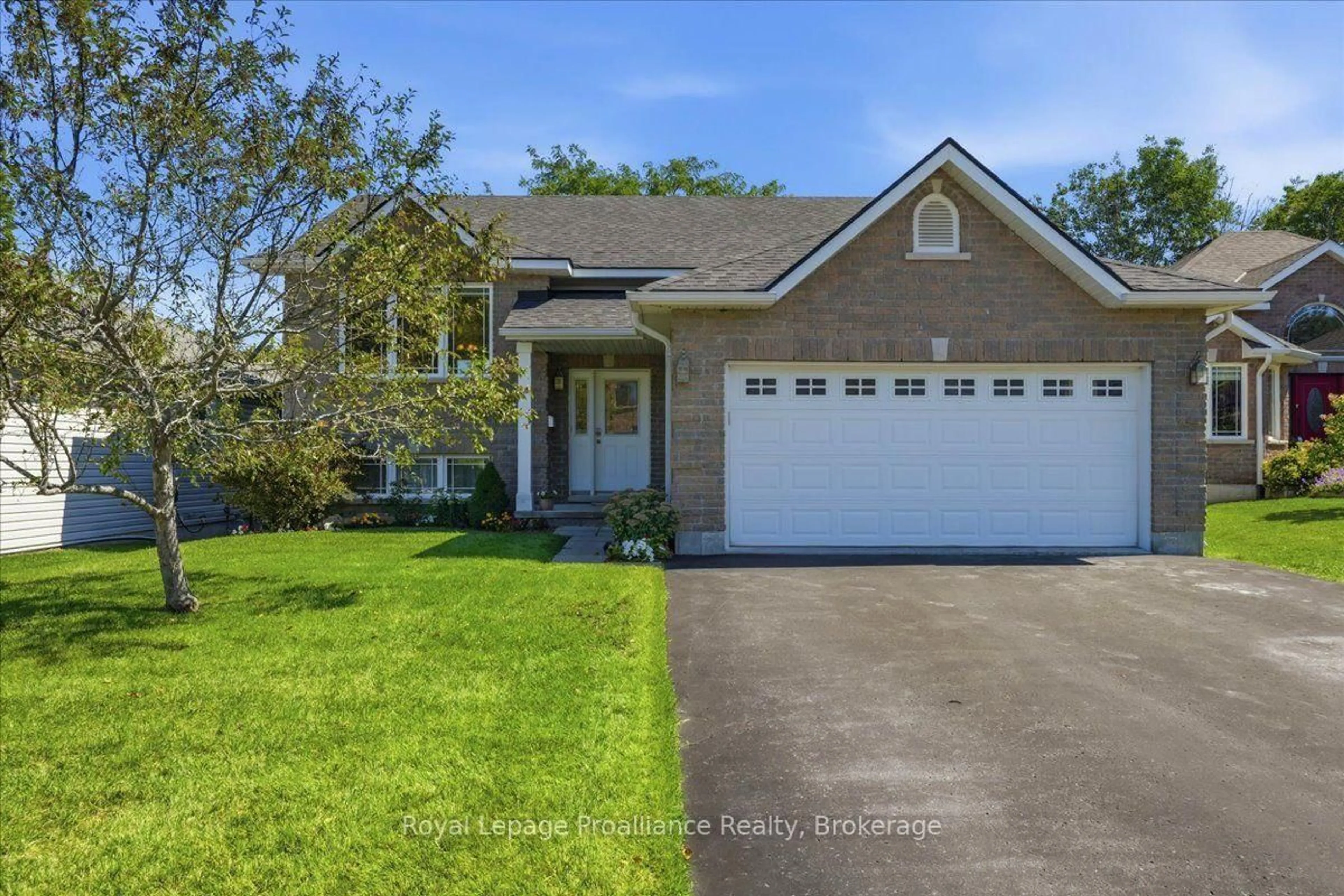 Home with vinyl exterior material, street for 28 Kyle Crt, Hastings Ontario K0K 2C0