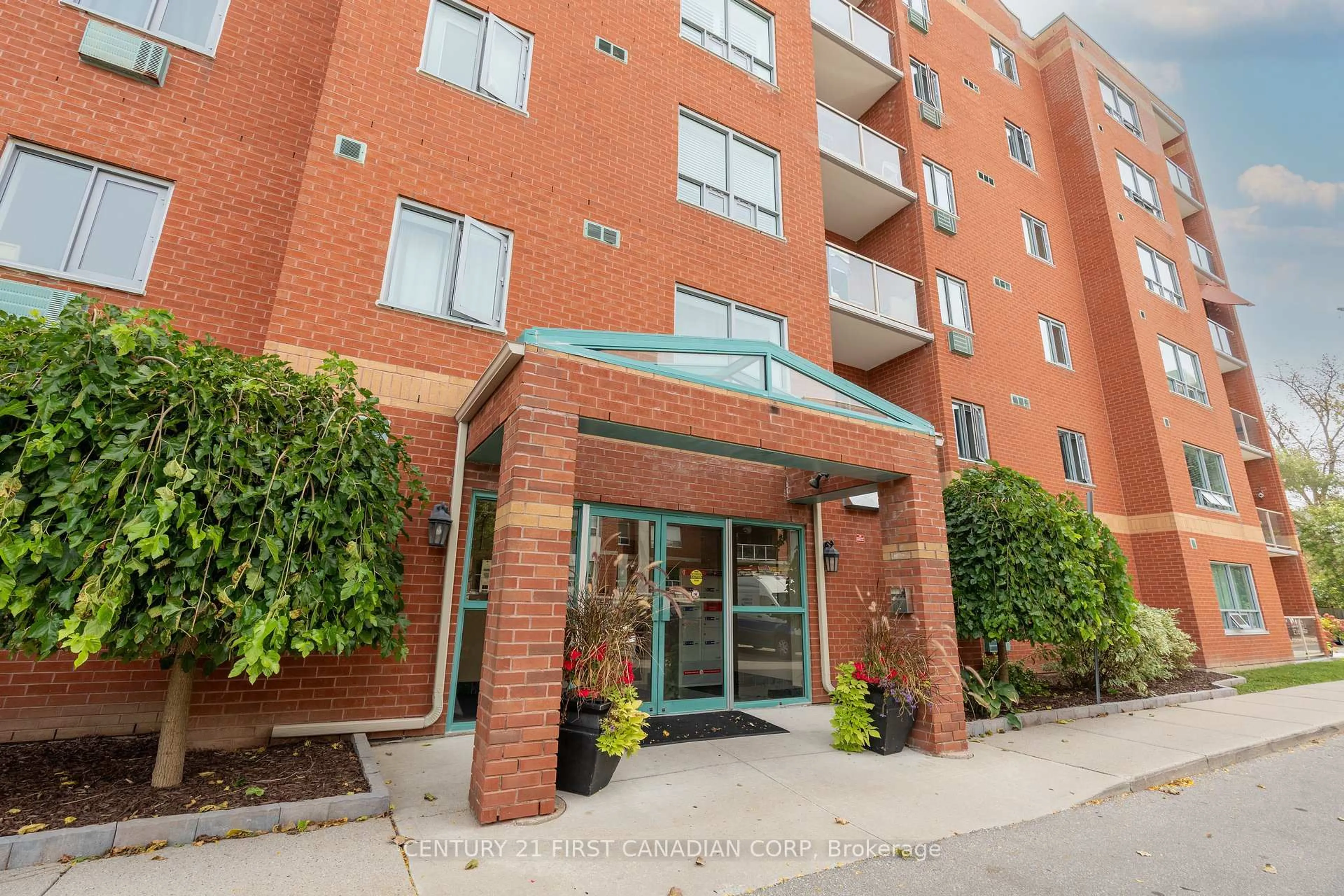 Indoor foyer for 77 Baseline Rd #608, London South Ontario N6J 1V5