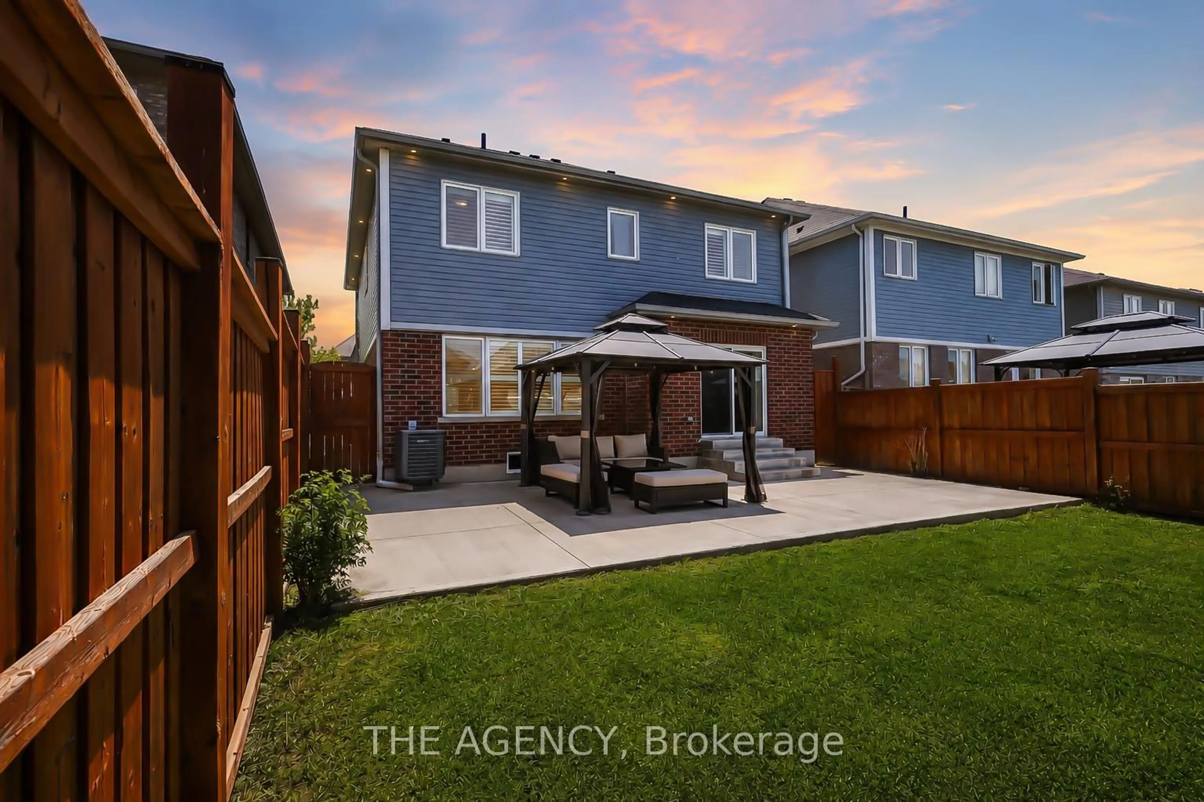 A pic from outside/outdoor area/front of a property/back of a property/a pic from drone, street for 26 Pollard St, Brantford Ontario N3T 0K2