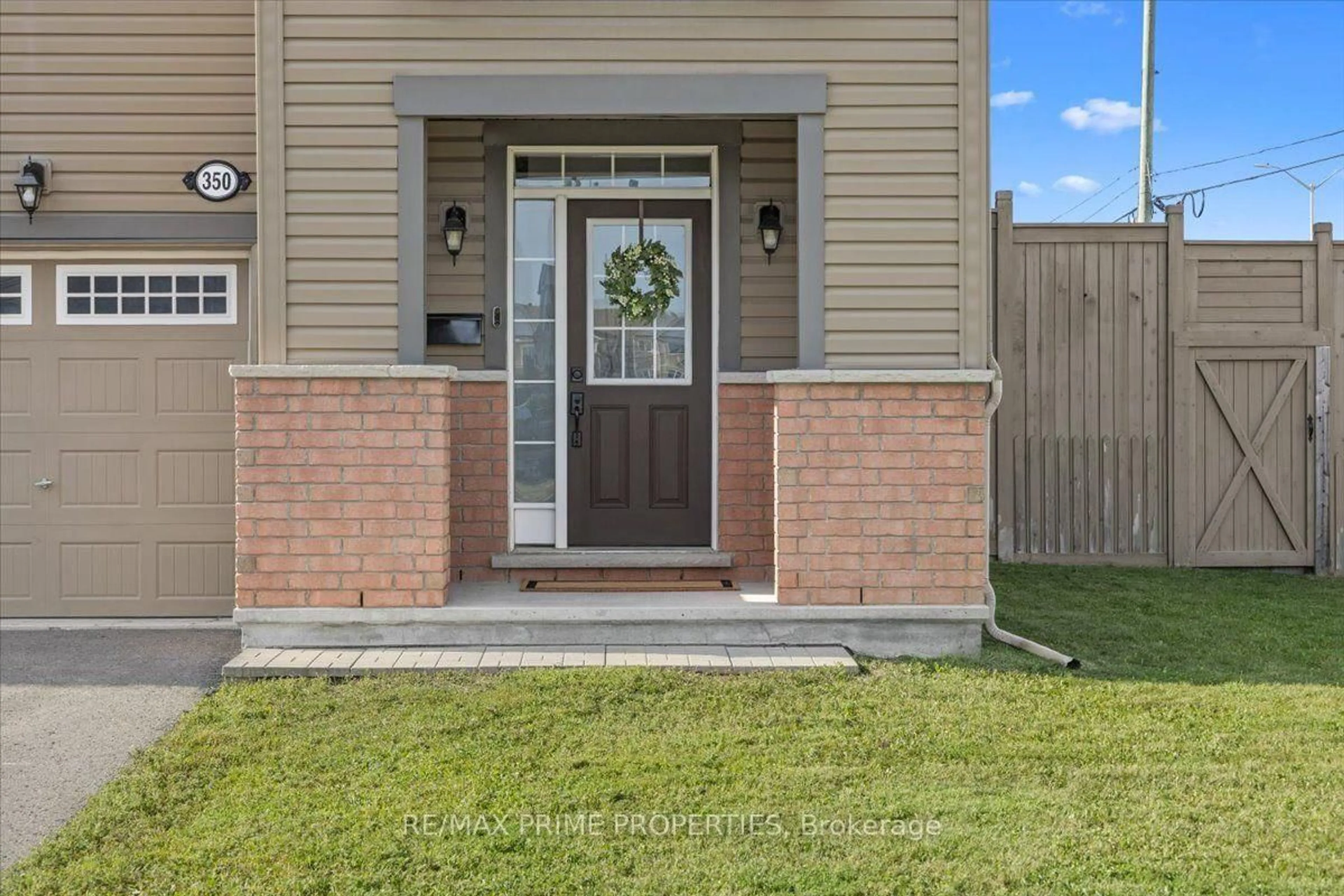 Indoor entryway for 350 Sweetfern Cres, Ottawa Ontario K4A 1A5