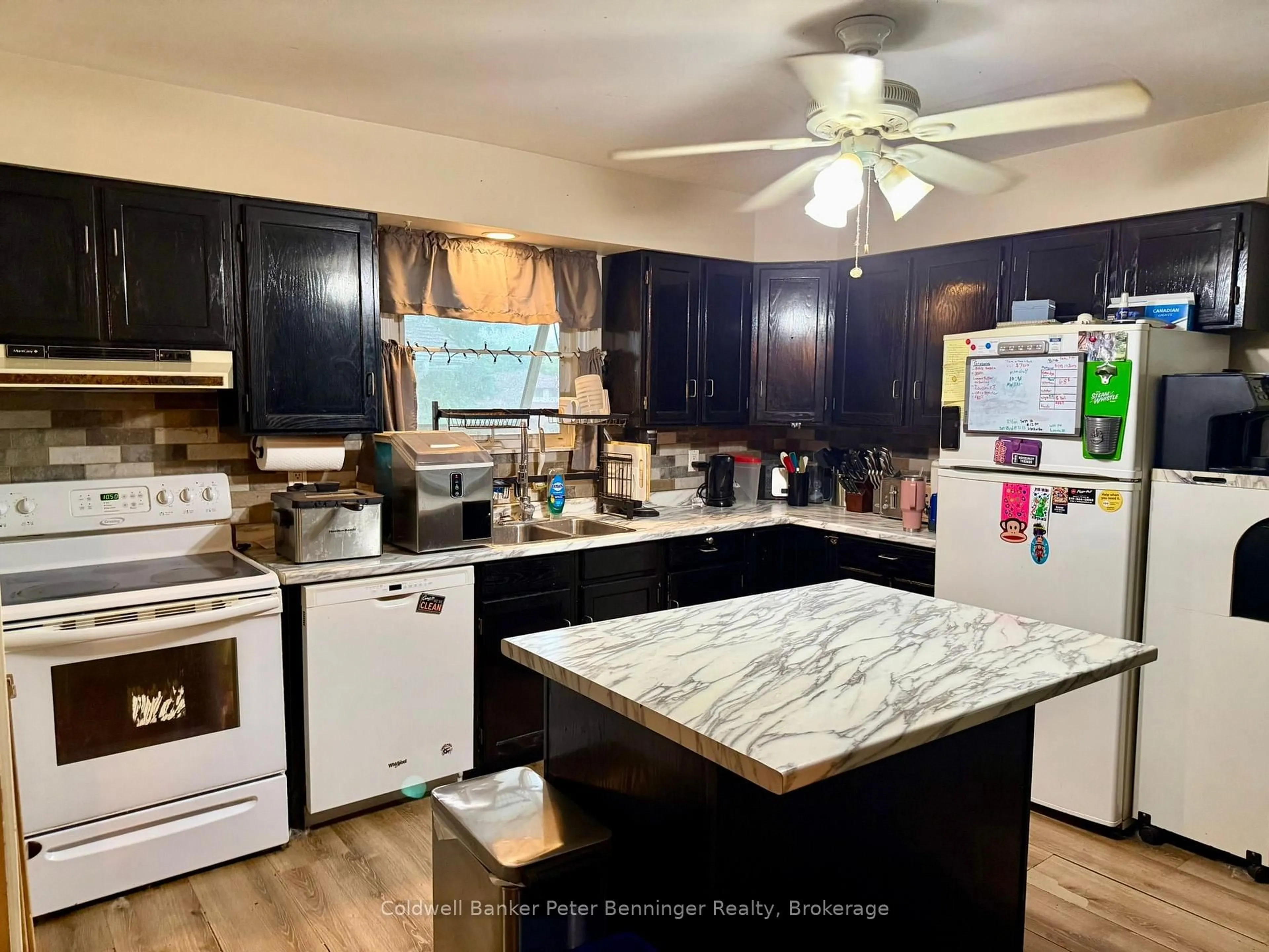 Open concept kitchen, unknown for 672 21st Ave, Hanover Ontario N4N 3L2