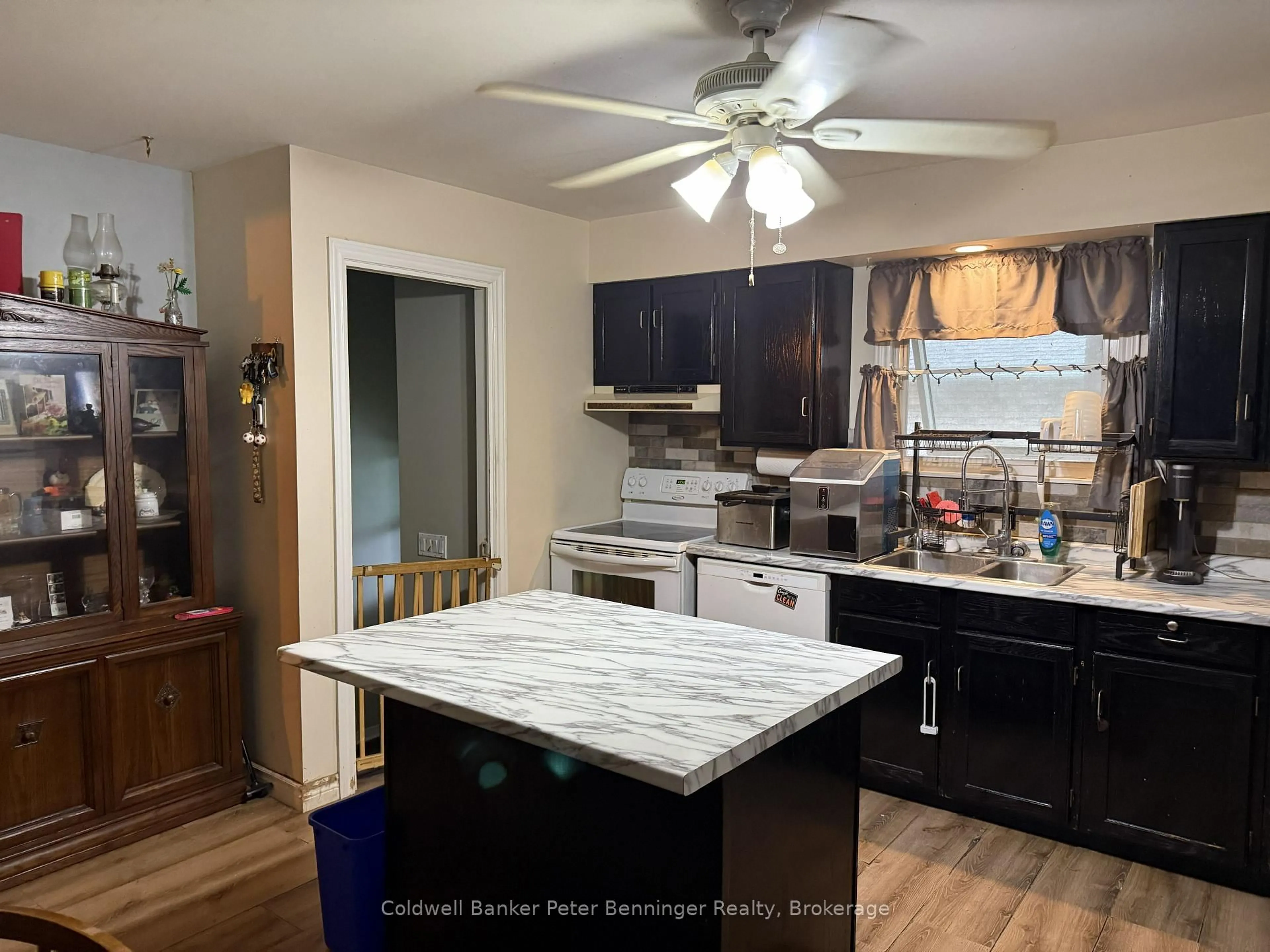 Open concept kitchen, unknown for 672 21st Ave, Hanover Ontario N4N 3L2