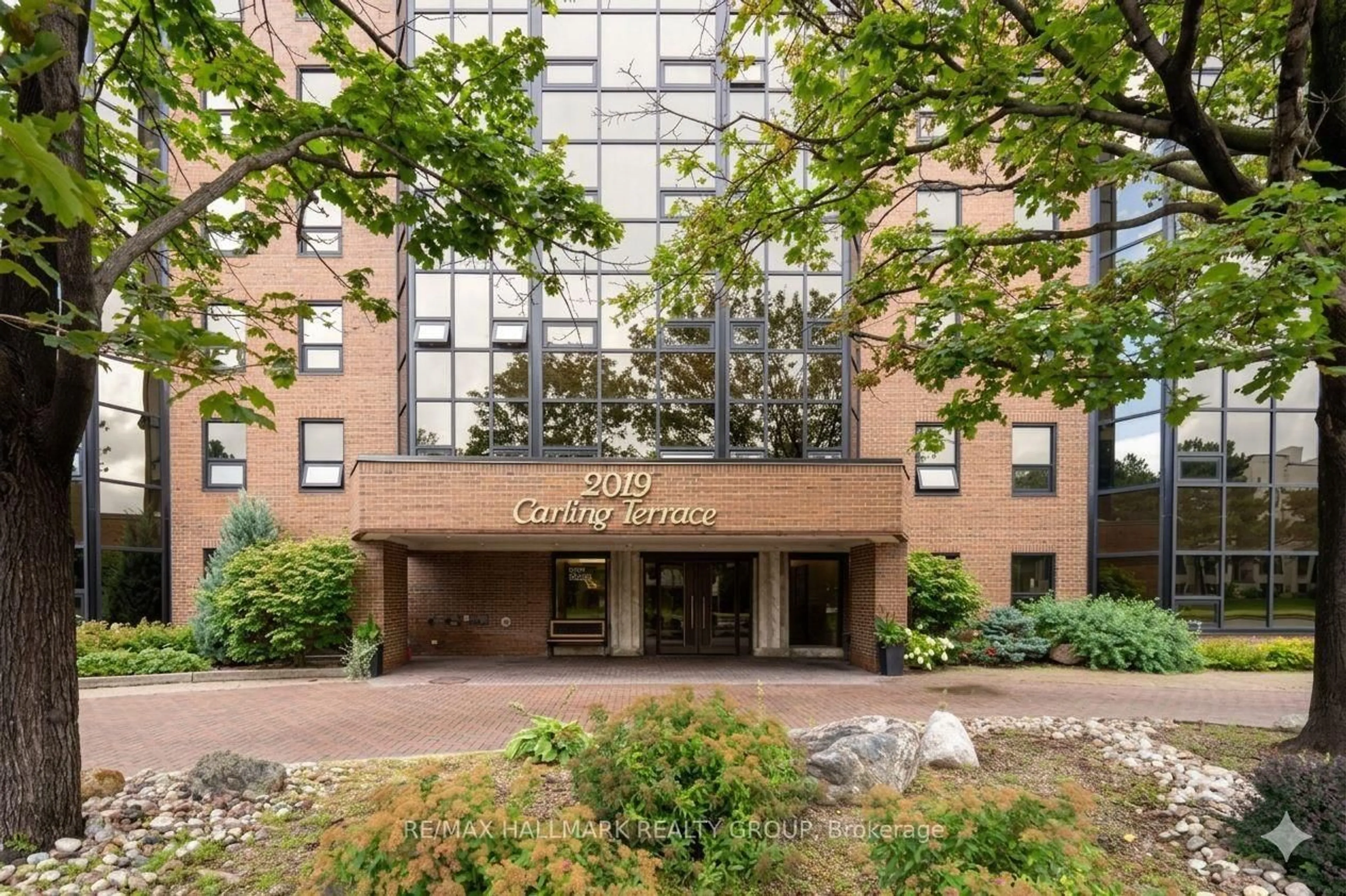 Indoor foyer for 2019 Carling Ave #509, Ottawa Ontario K2A 4A2