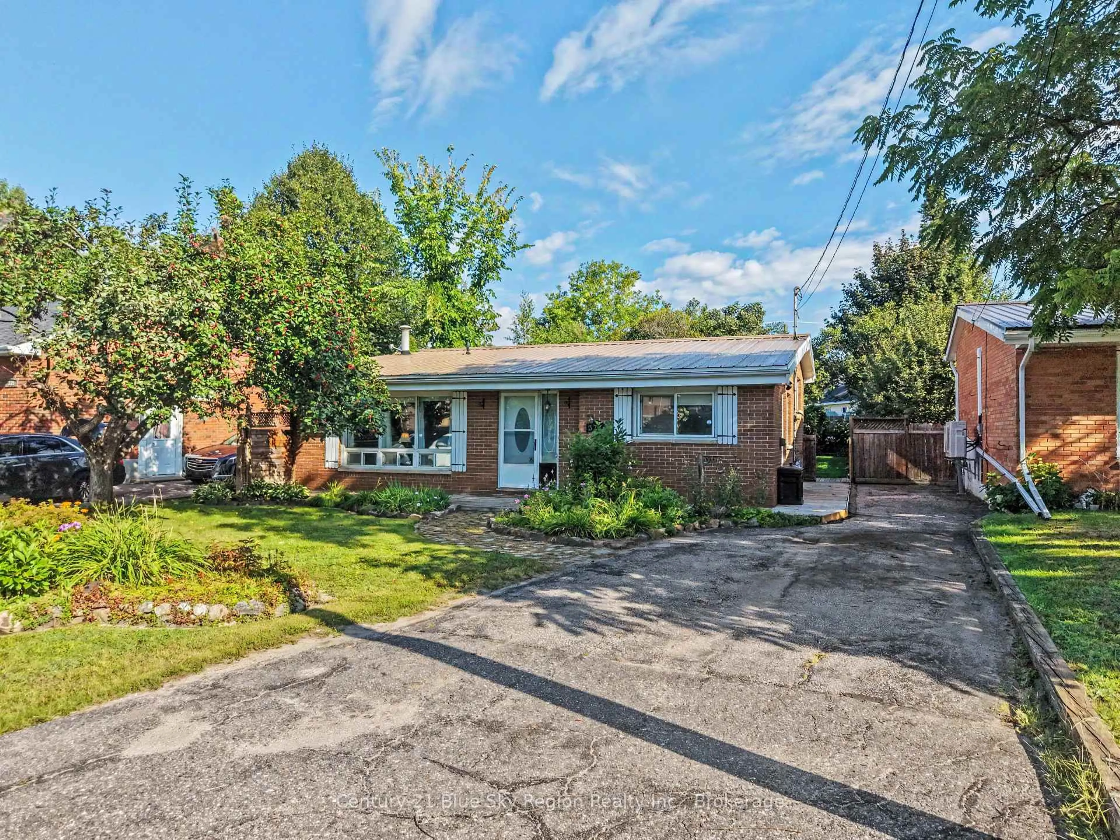 Home with brick exterior material, street for 328 McKenzie Ave, North Bay Ontario P1B 7E2