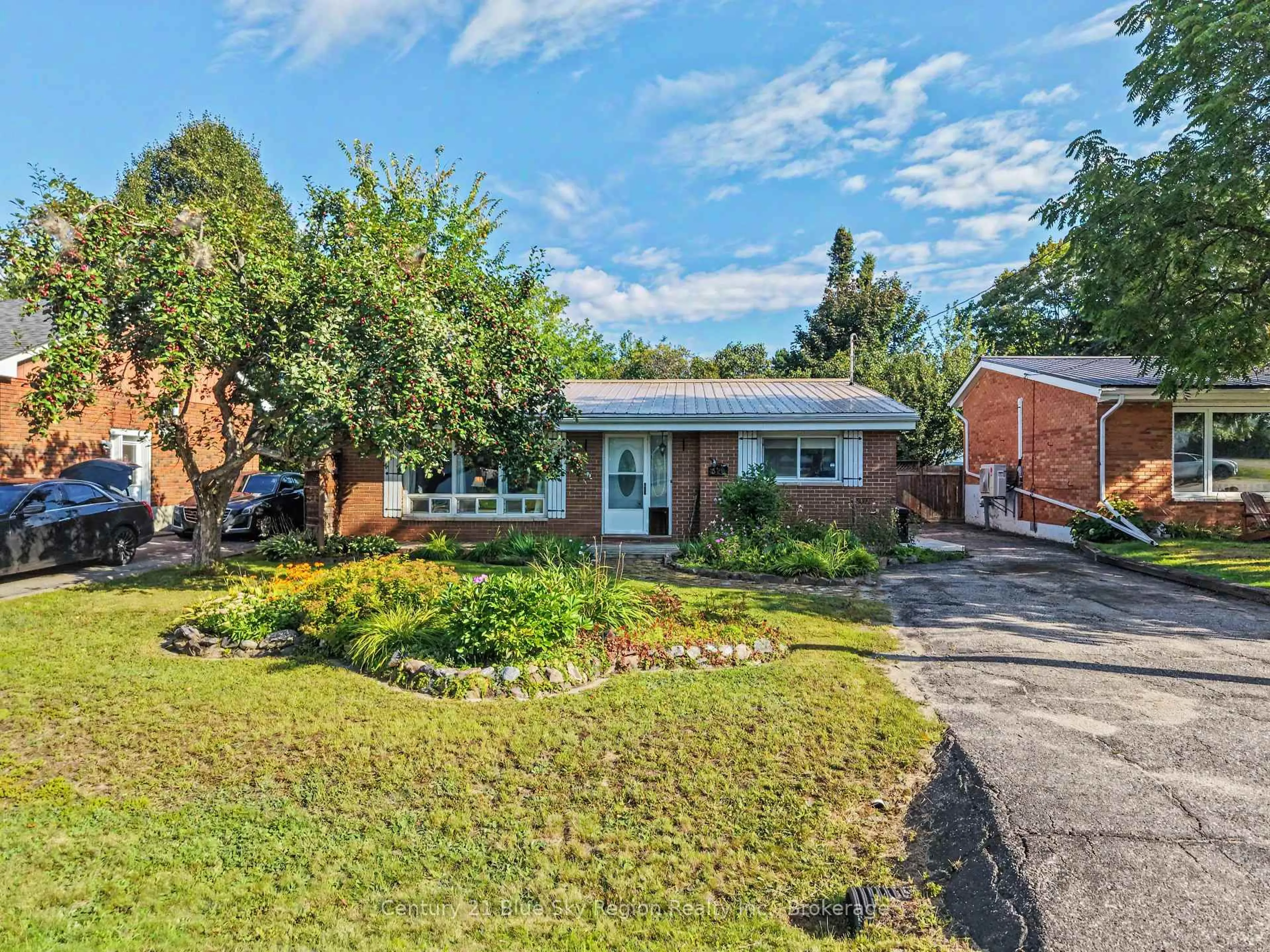 Unknown for 328 McKenzie Ave, North Bay Ontario P1B 7E2