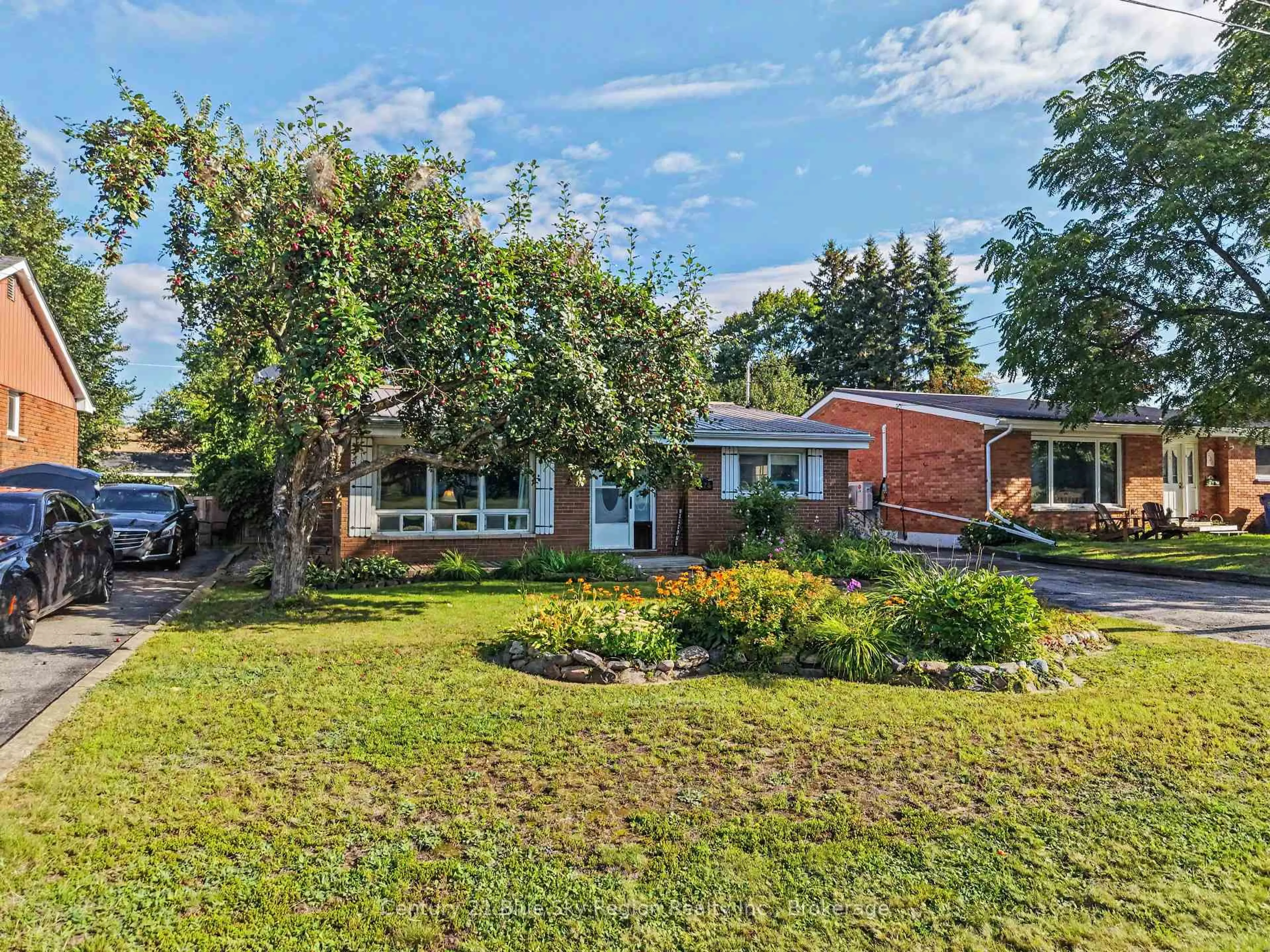 A pic from outside/outdoor area/front of a property/back of a property/a pic from drone, street for 328 McKenzie Ave, North Bay Ontario P1B 7E2