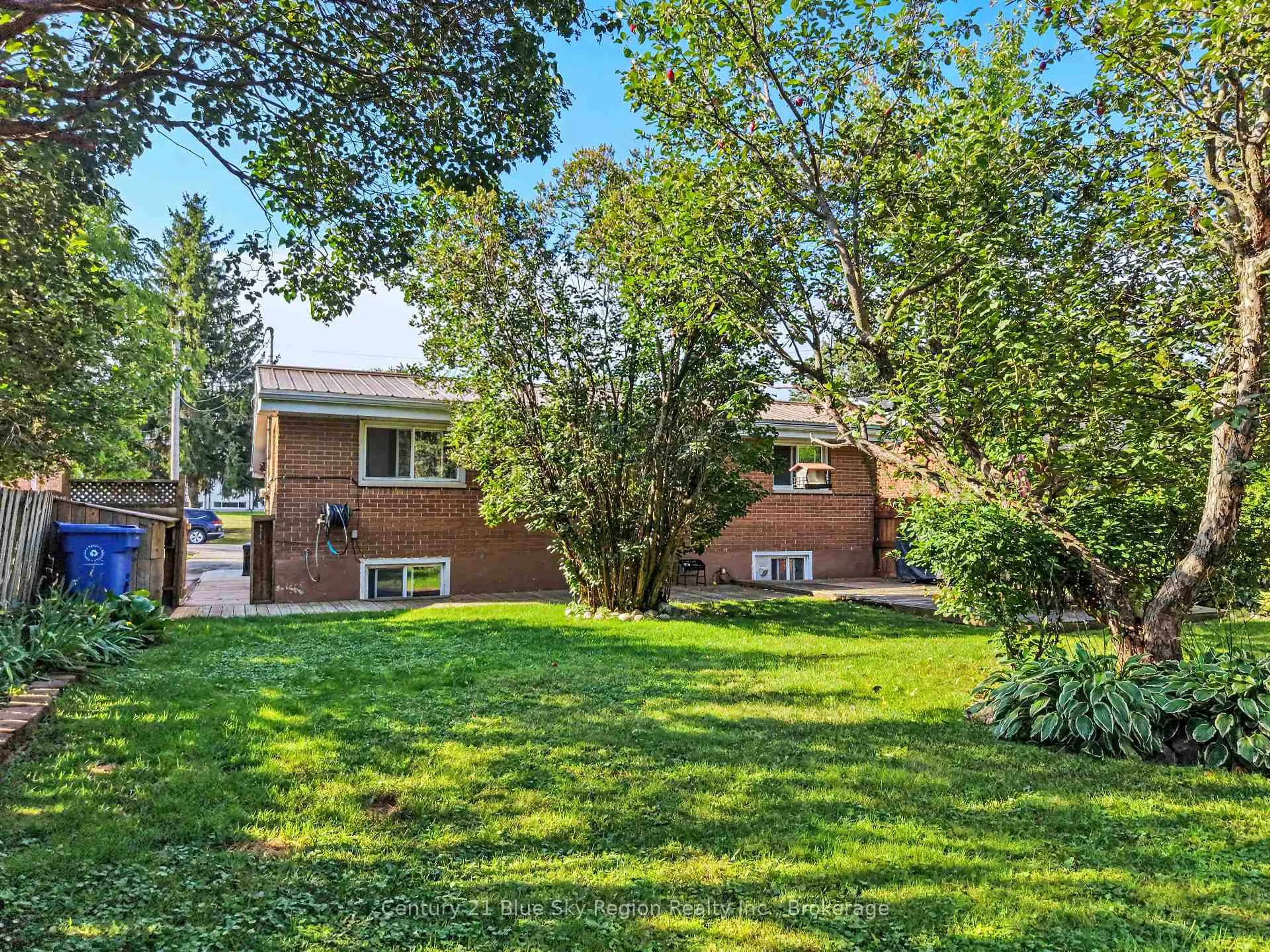 Unknown for 328 McKenzie Ave, North Bay Ontario P1B 7E2