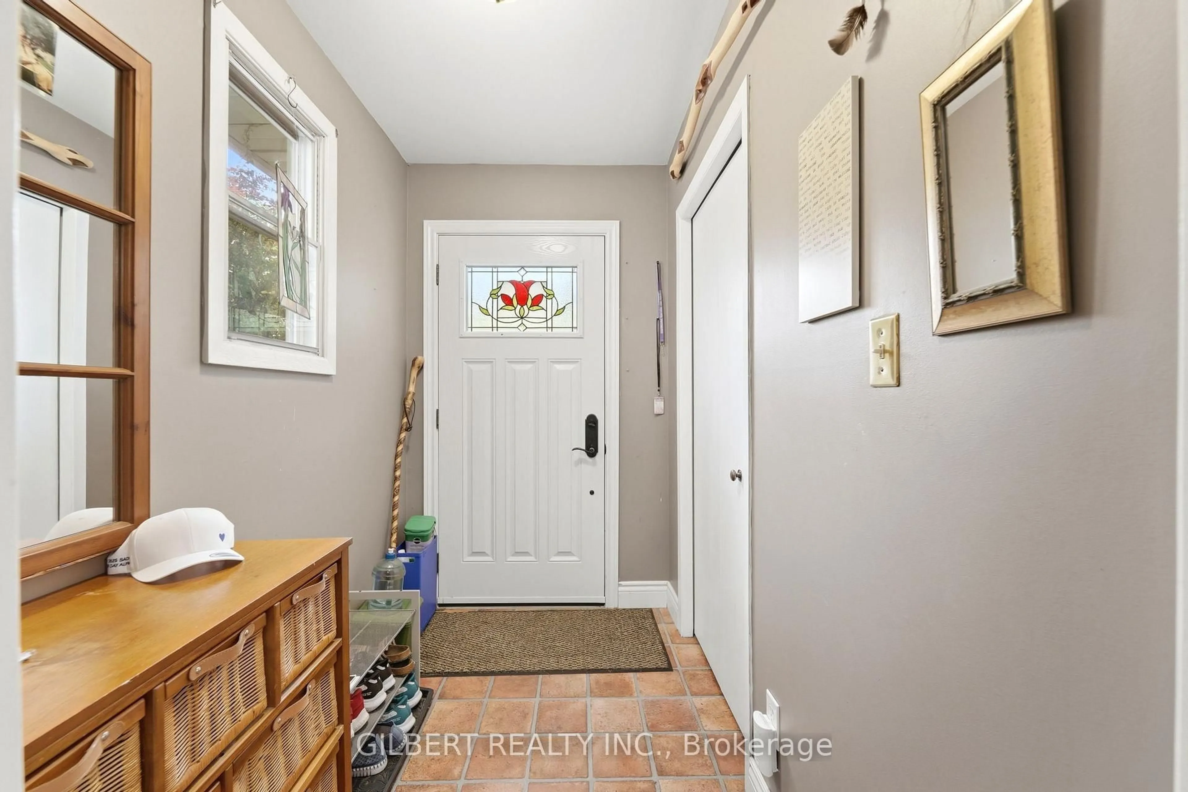 Indoor entryway for 367 Charlton Ave, Hamilton Ontario L8P 2E6