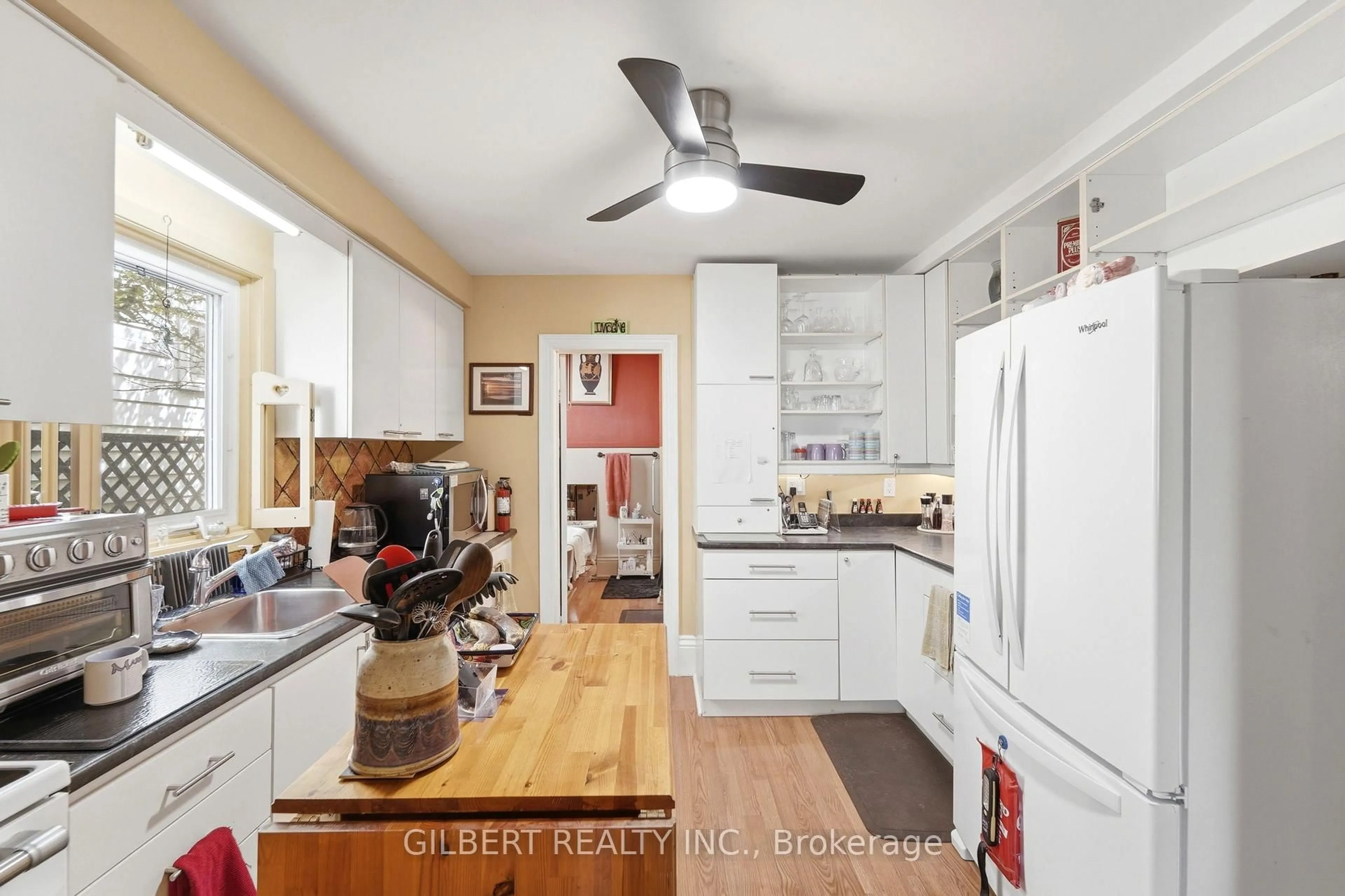 Standard kitchen, wood/laminate floor for 367 Charlton Ave, Hamilton Ontario L8P 2E6
