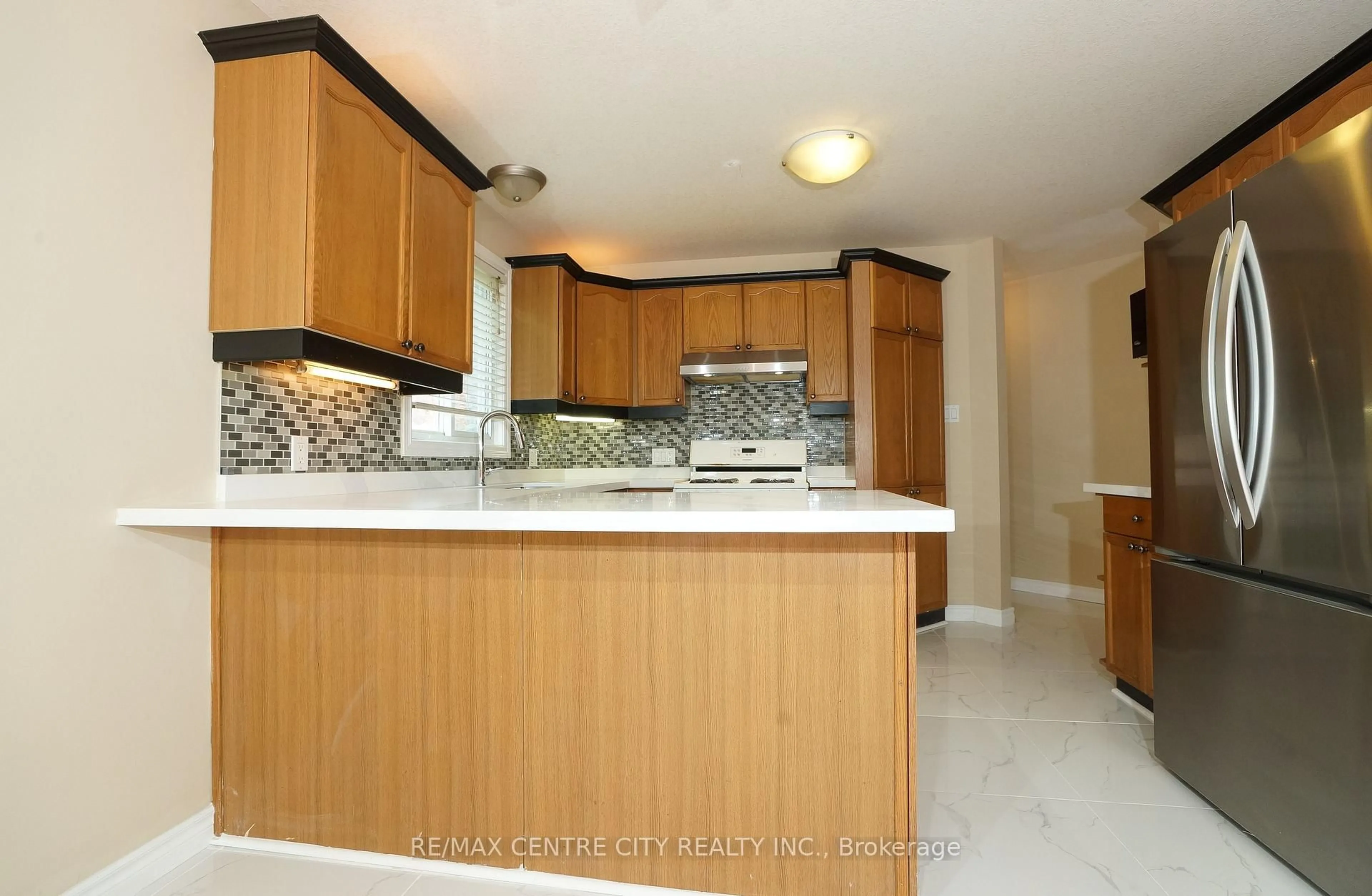 Standard kitchen, ceramic/tile floor for 742 Marigold St, London North Ontario N5X 4J3