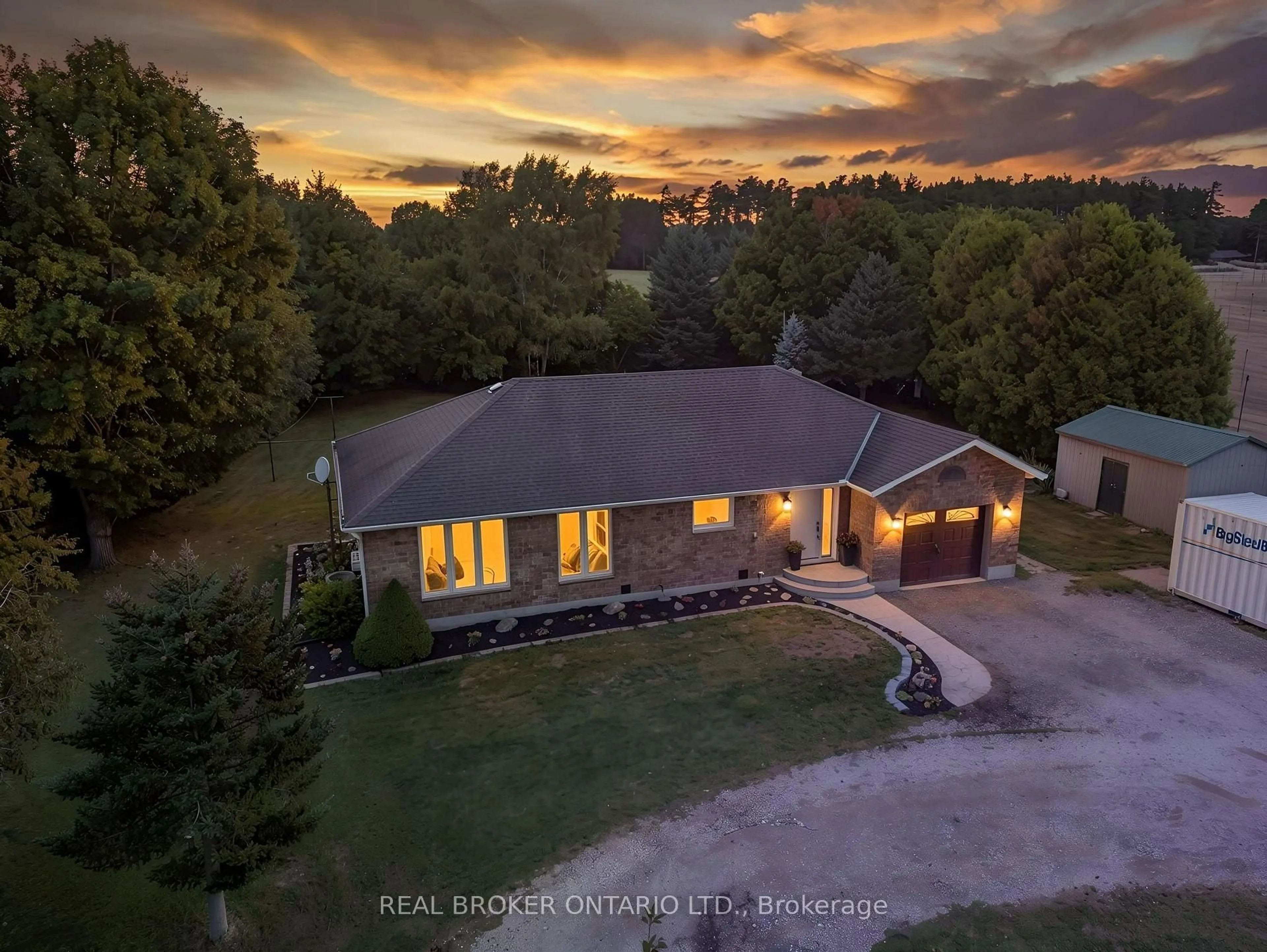 A pic from outside/outdoor area/front of a property/back of a property/a pic from drone, water/lake/river/ocean view for 553 NORFOLK COUNTY ROAD 21, Norfolk Ontario N0E 1G0