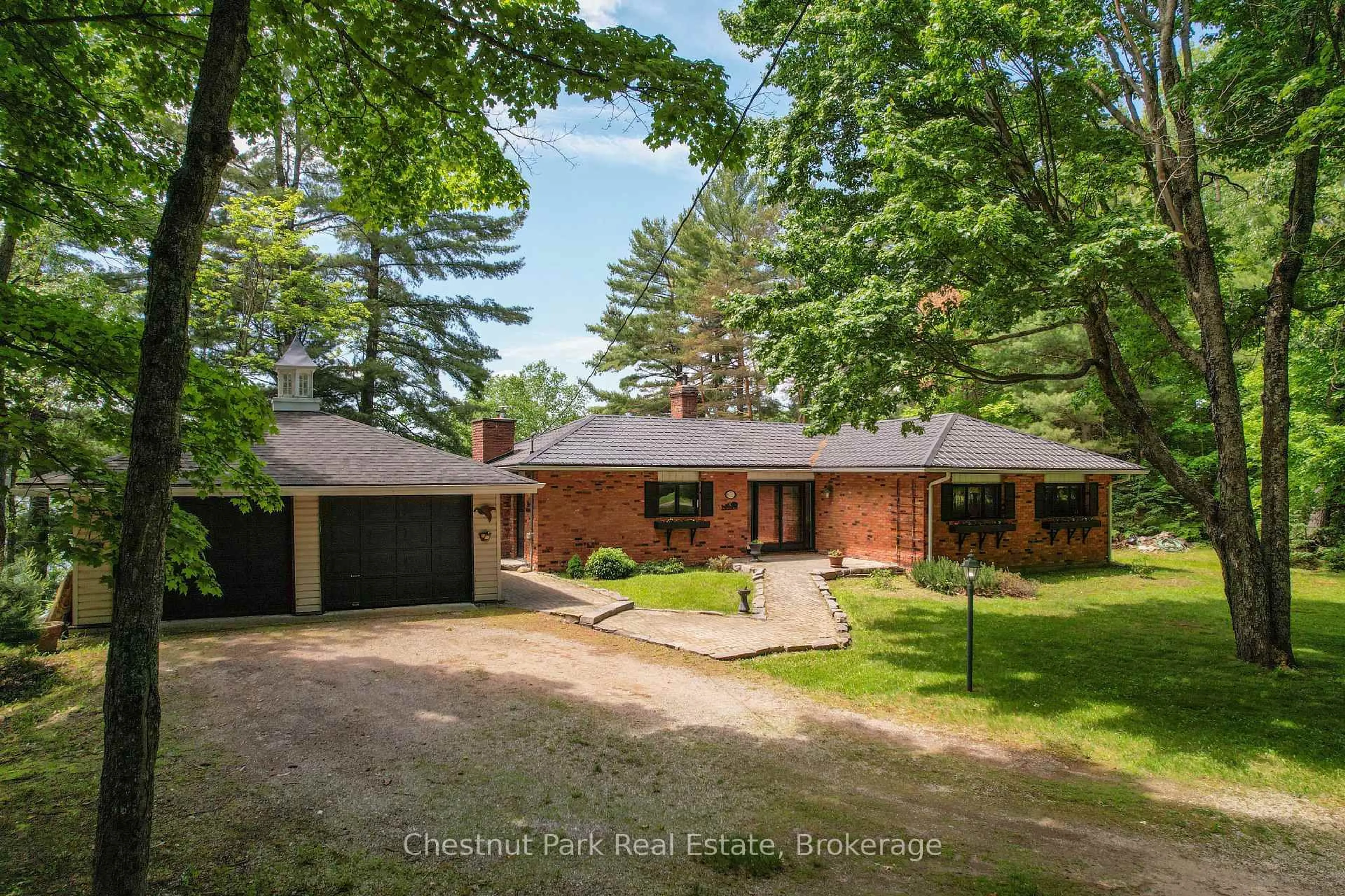 A pic from outside/outdoor area/front of a property/back of a property/a pic from drone, street for 652 North Waseosa Lake Rd, Huntsville Ontario P1H 2J4