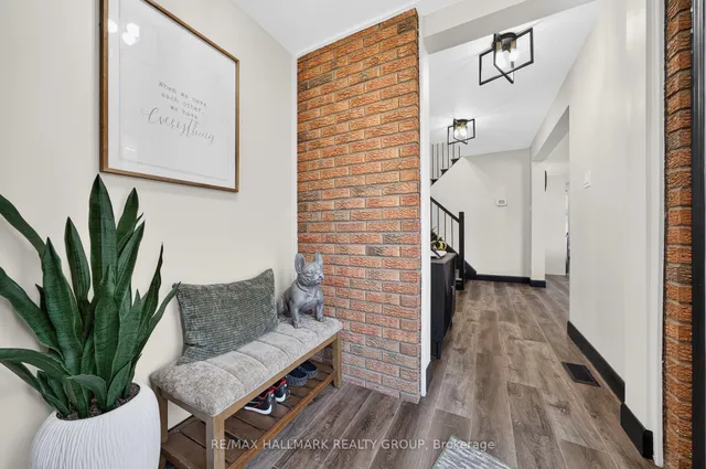 1647 Boyer Rd, Ottawa 3