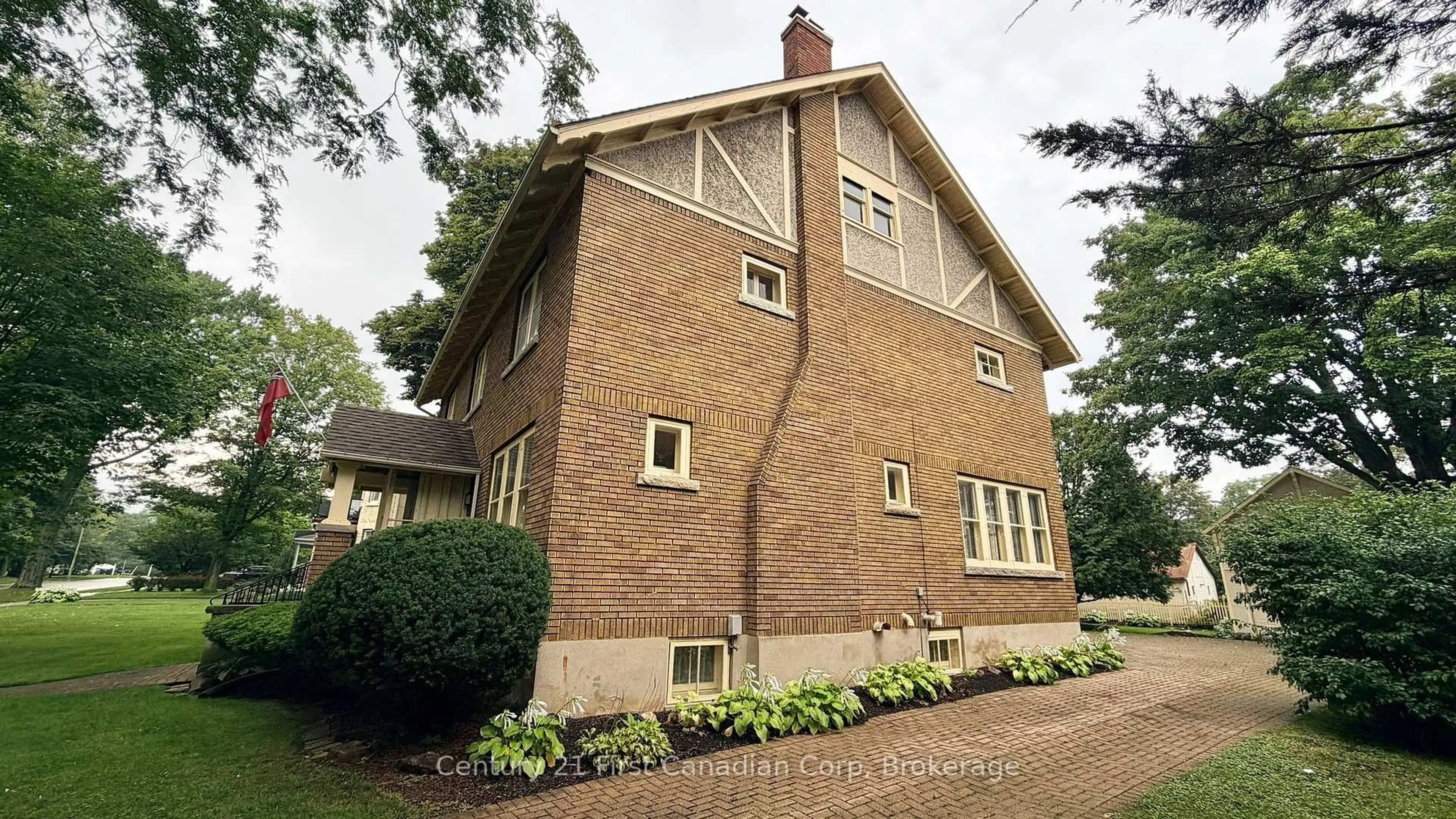 Home with brick exterior material, building for 309 Oxford St, Ingersoll Ontario N5C 2W2