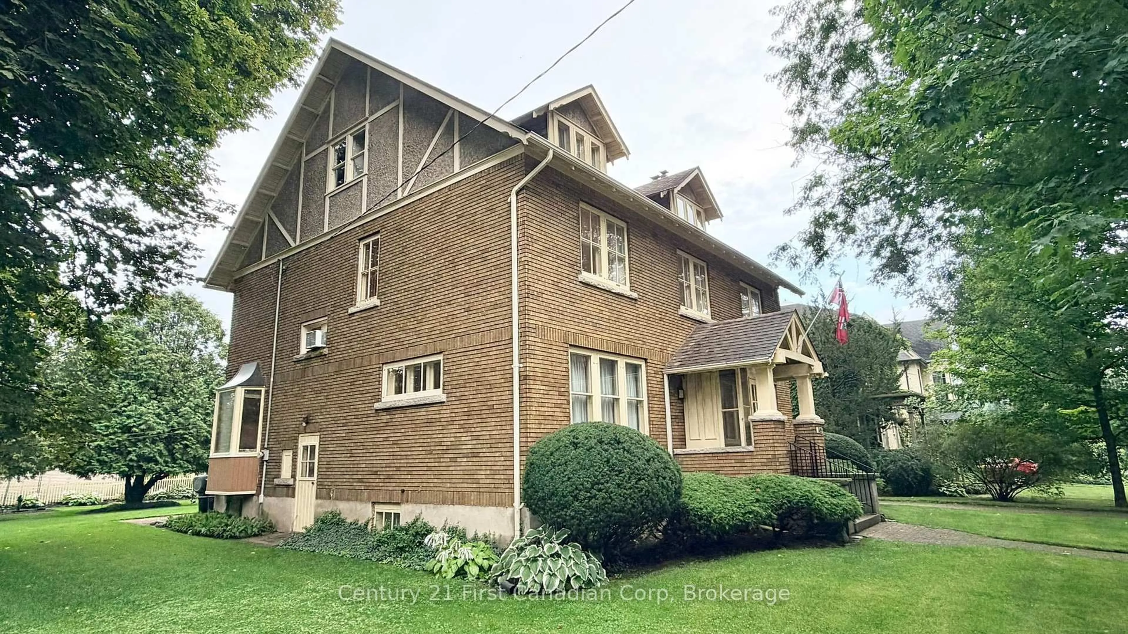 Home with brick exterior material, building for 309 Oxford St, Ingersoll Ontario N5C 2W2