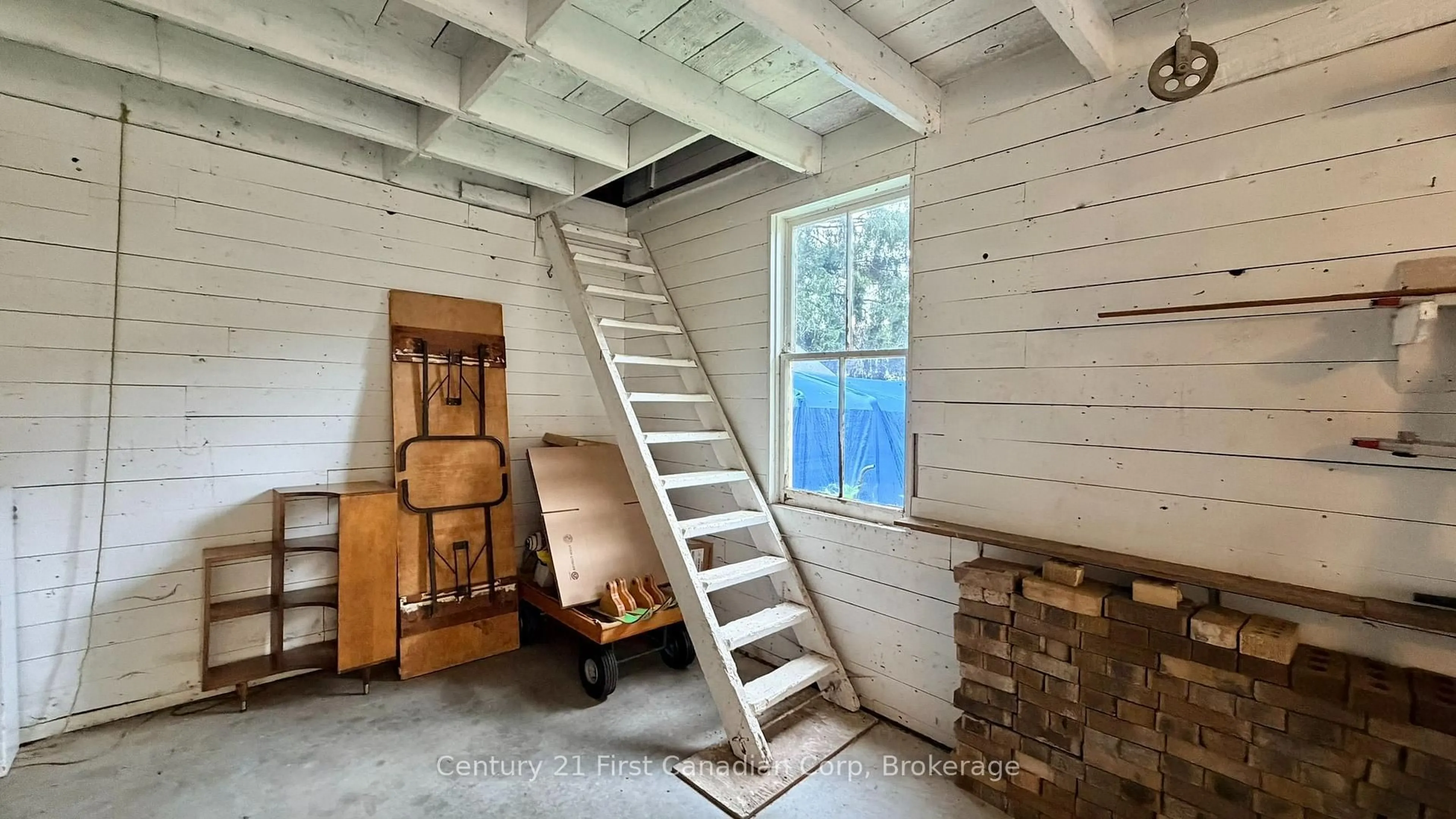 Stairs for 309 Oxford St, Ingersoll Ontario N5C 2W2