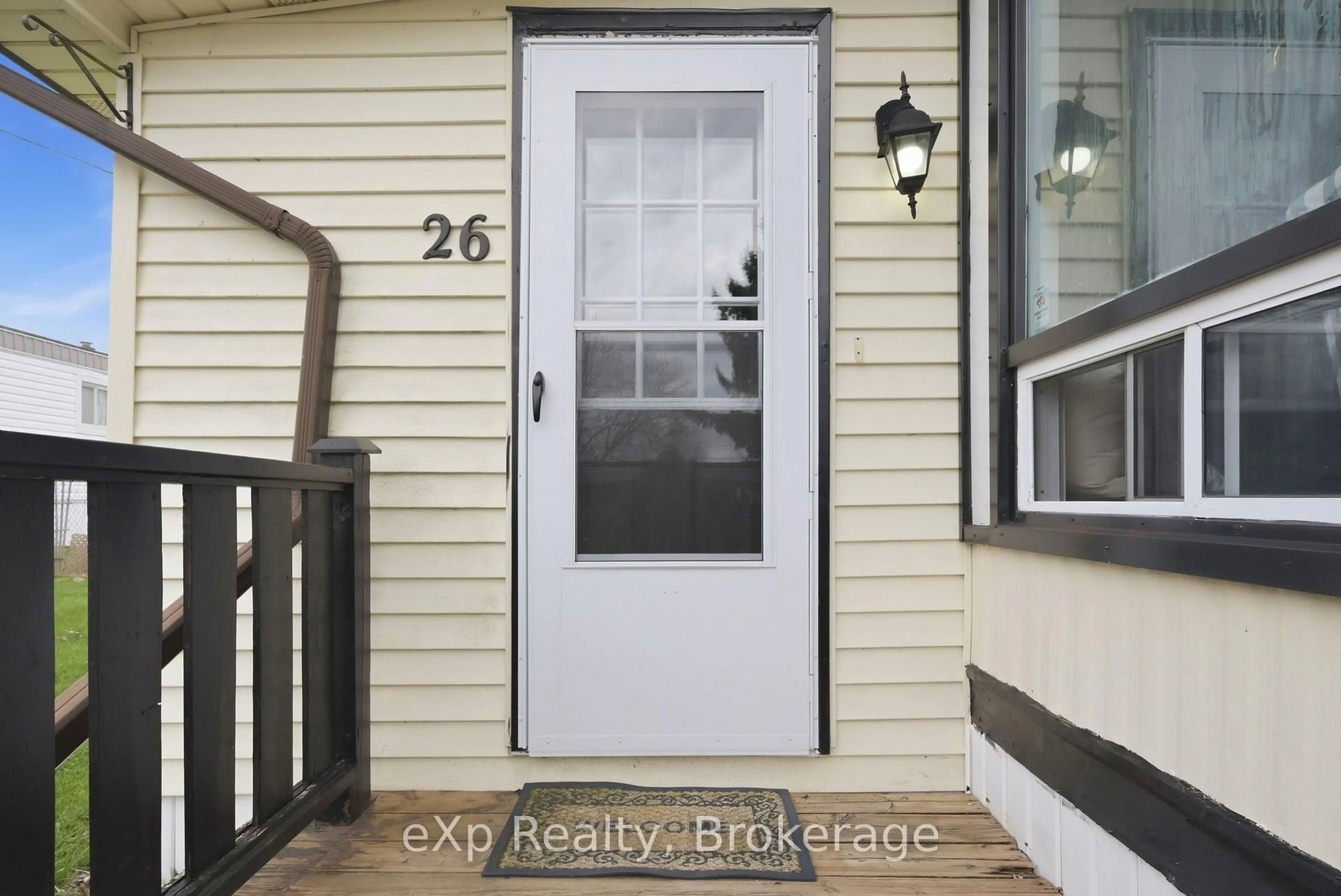 Indoor entryway for 26 Basher Dr, Hamilton Township Ontario K9A 0X9