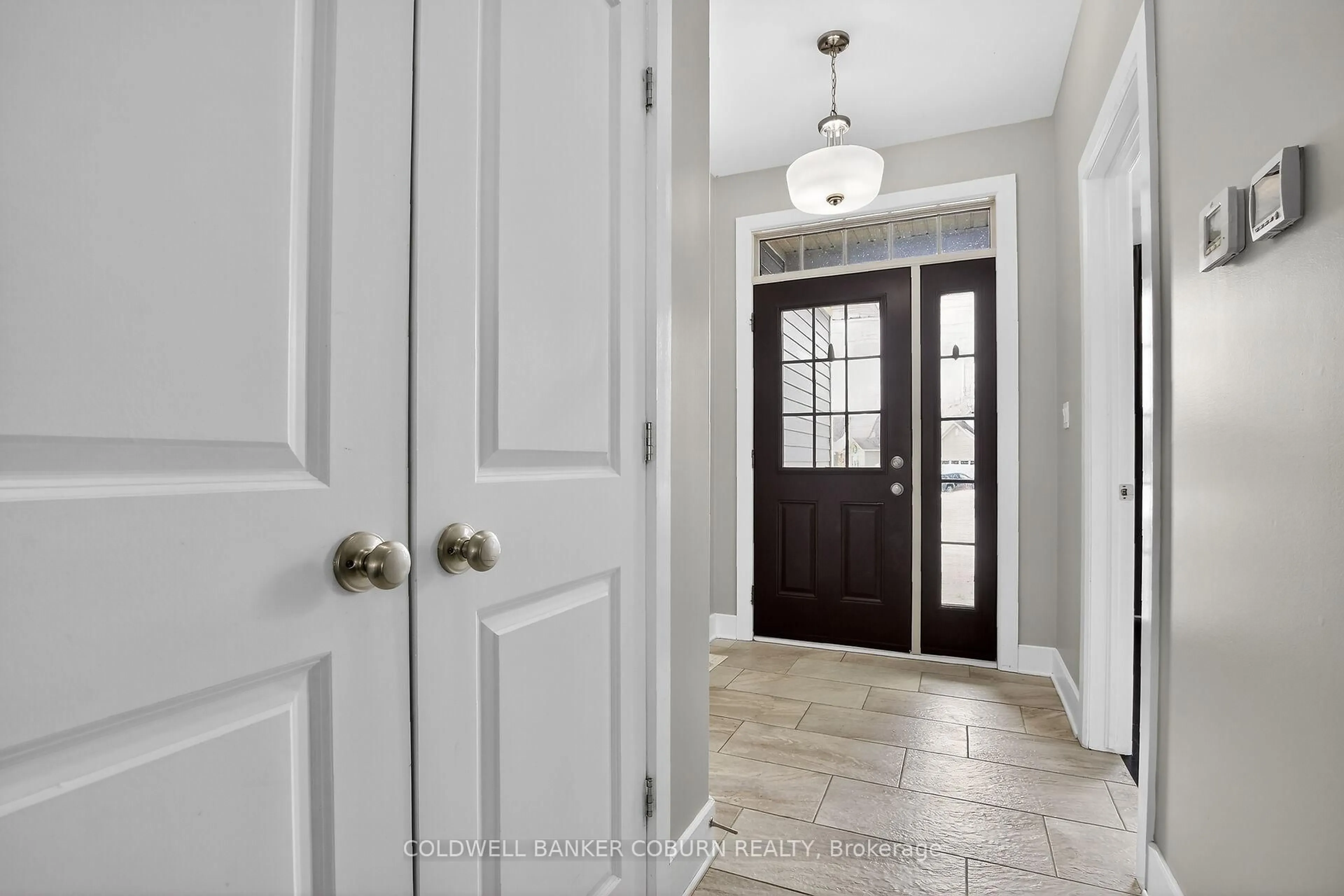 Indoor entryway for 37 Galens Way, North Grenville Ontario K0G 1J0