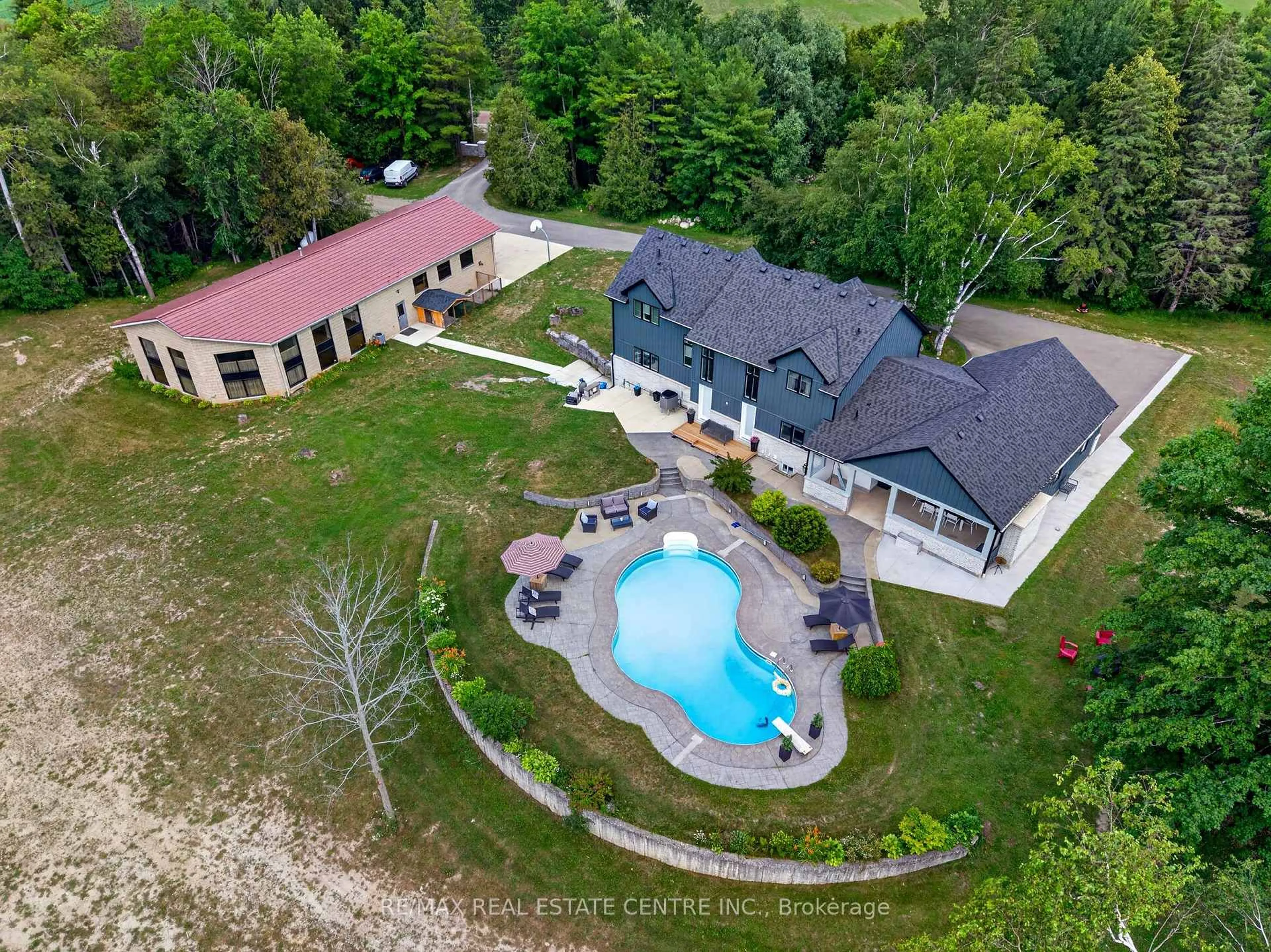 A pic from outside/outdoor area/front of a property/back of a property/a pic from drone, water/lake/river/ocean view for 833180 4th Line Ehs, Mono Ontario L9W 2Z2