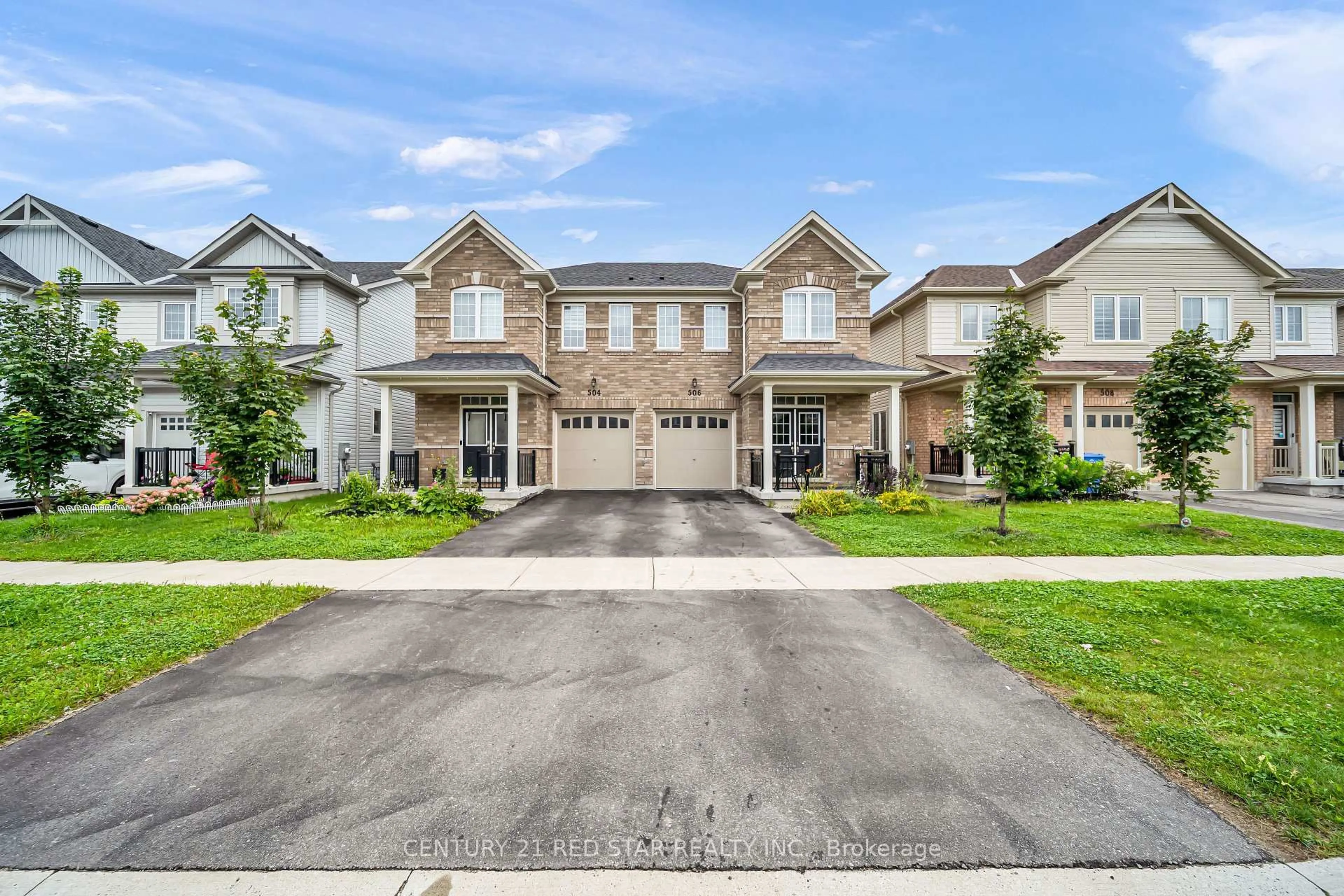 A pic from outside/outdoor area/front of a property/back of a property/a pic from drone, street for 506 Brooks St, Shelburne Ontario L9V 3X4