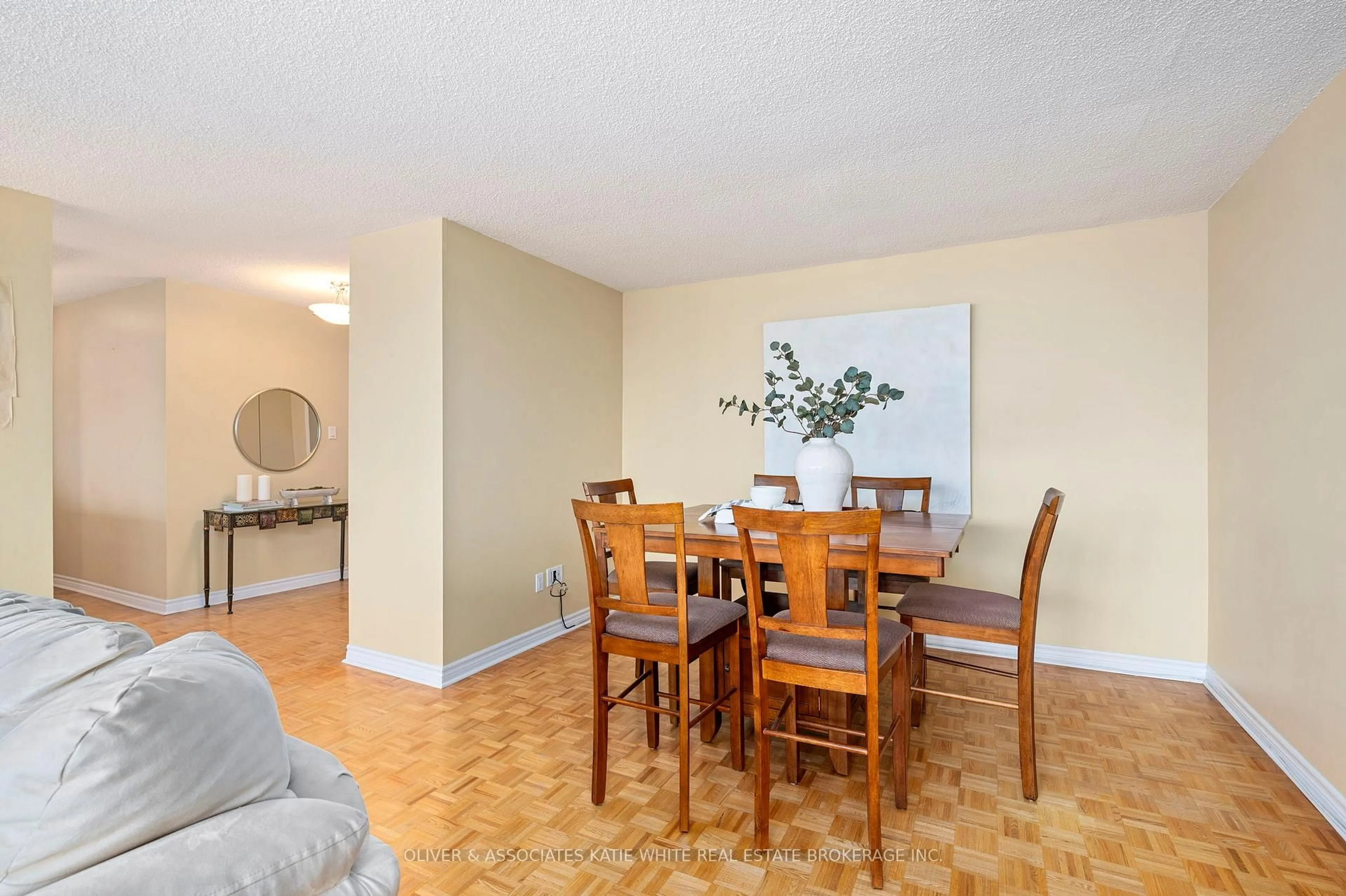 Dining room, wood/laminate floor for 380 King St #1507, London East Ontario N6B 3L6