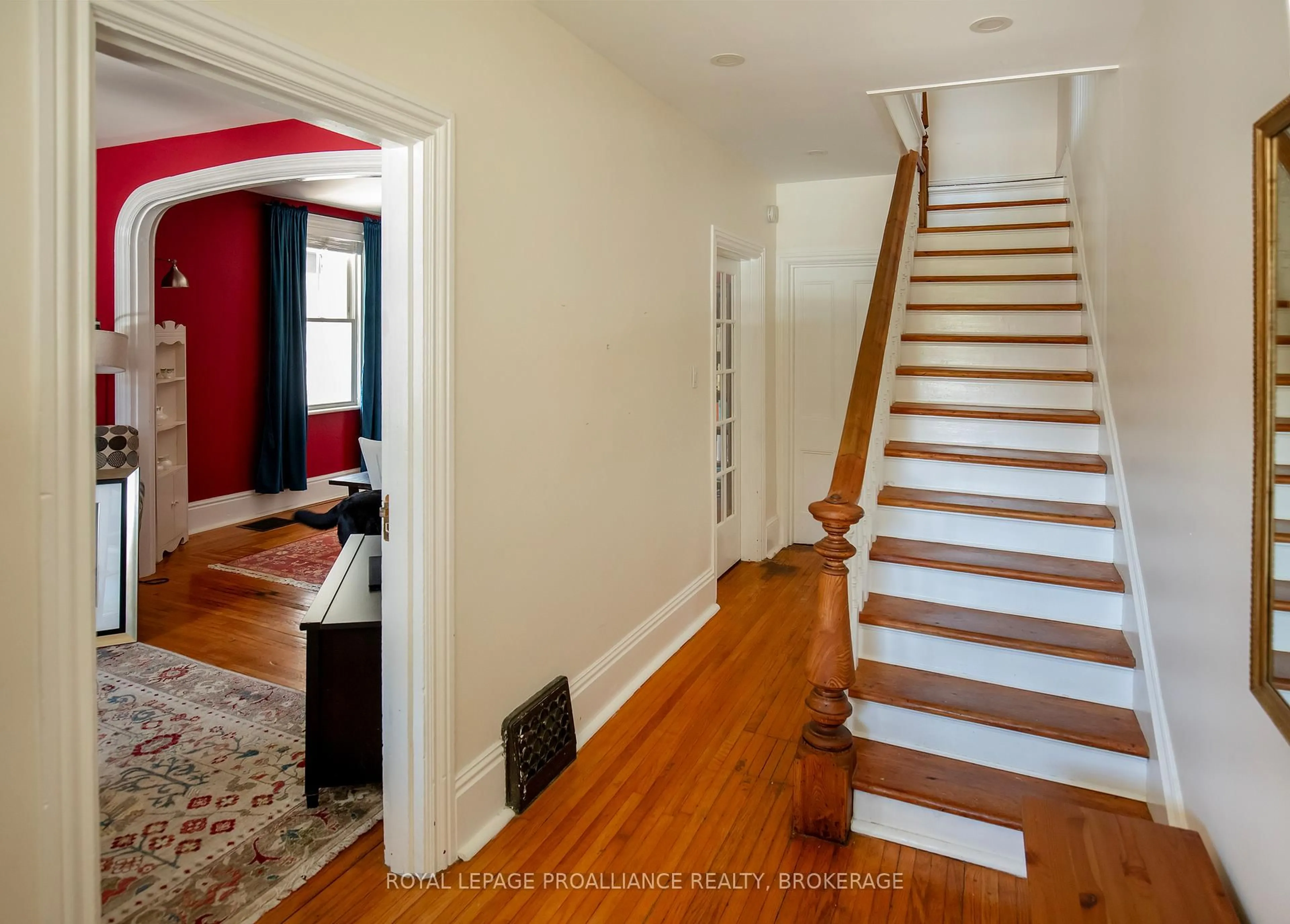 Indoor entryway for 300 Sydenham St, Kingston Ontario K7K 3M7
