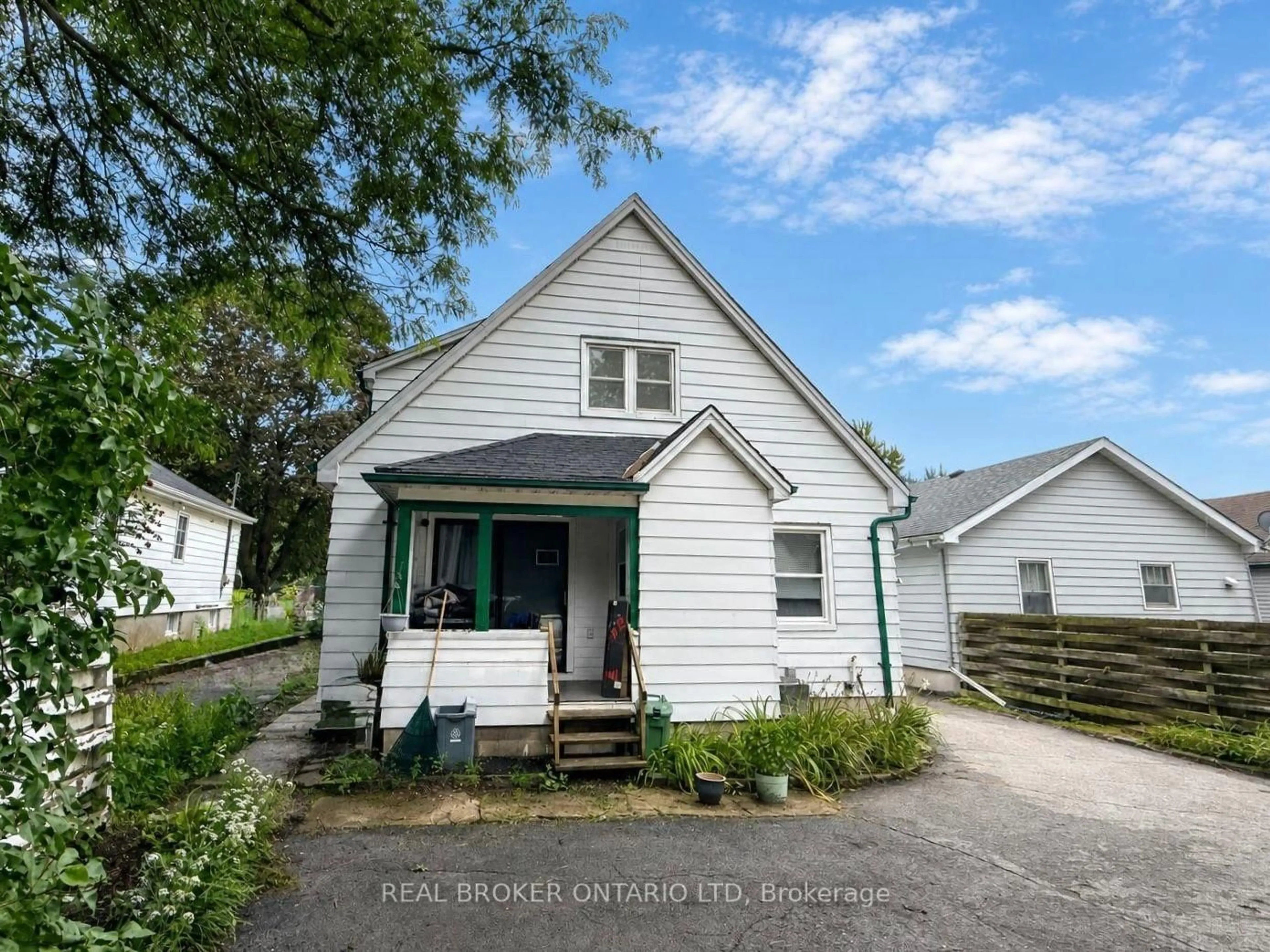 Home with vinyl exterior material, street for 153 Hale St, London East Ontario N5W 1E5