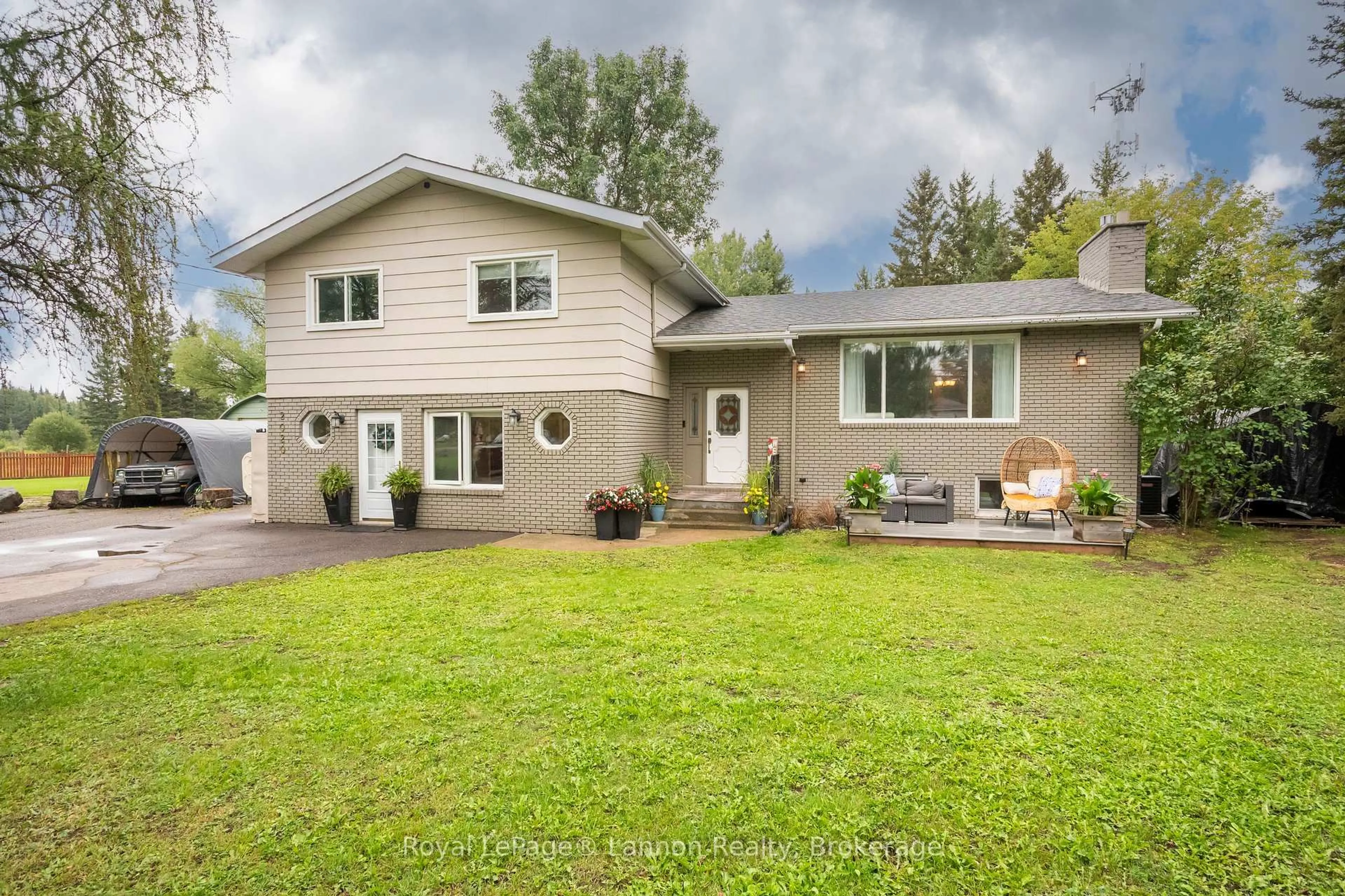 Home with vinyl exterior material, street for 2020 Mountain Rd, Thunder Bay Ontario P7J 1C8