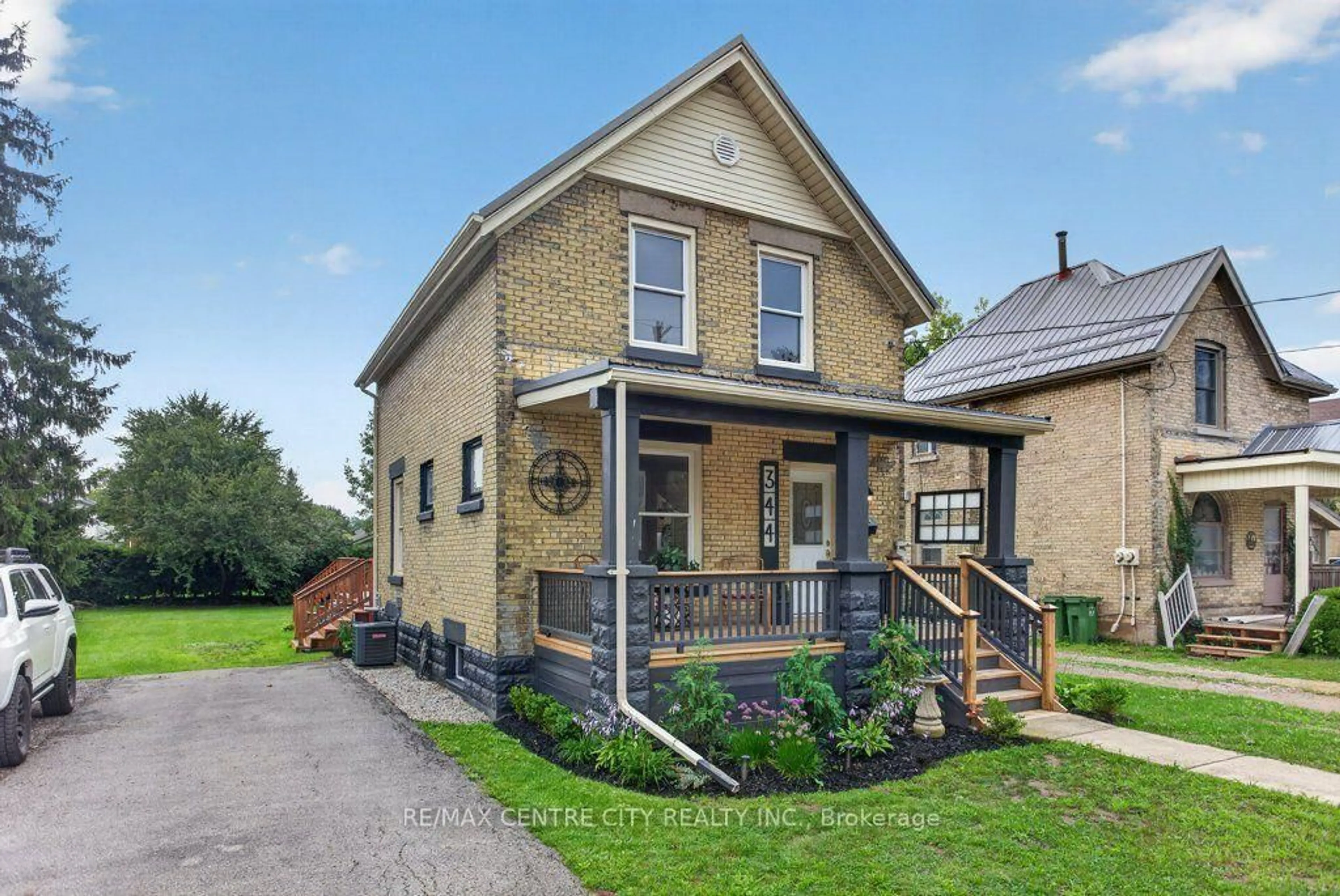 Home with brick exterior material, street for 344 Wellington St, St. Thomas Ontario N5R 2T3