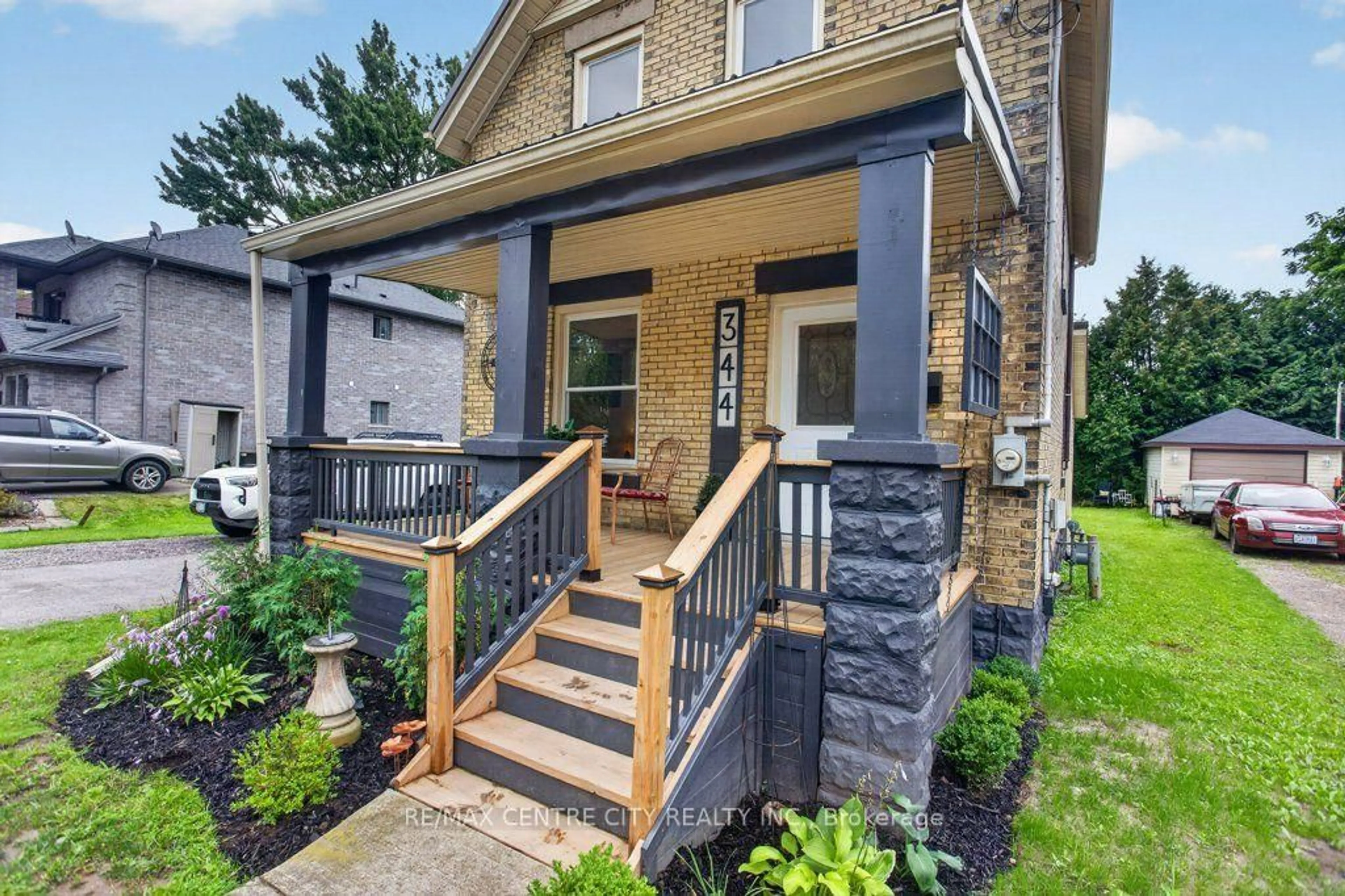 Home with brick exterior material, street for 344 Wellington St, St. Thomas Ontario N5R 2T3