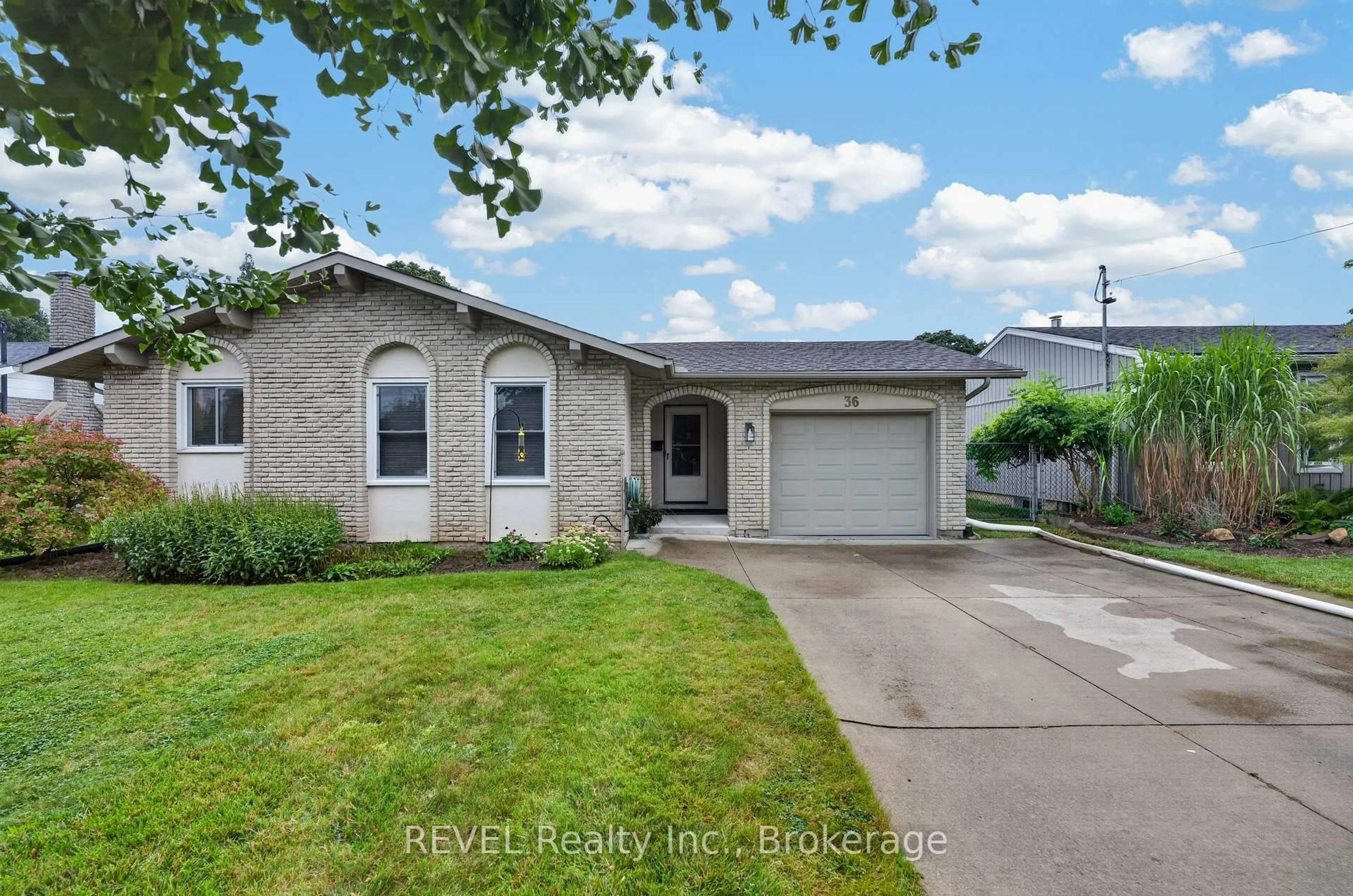 Home with brick exterior material, street for 36 Manor Rd, St. Catharines Ontario L2N 3B5