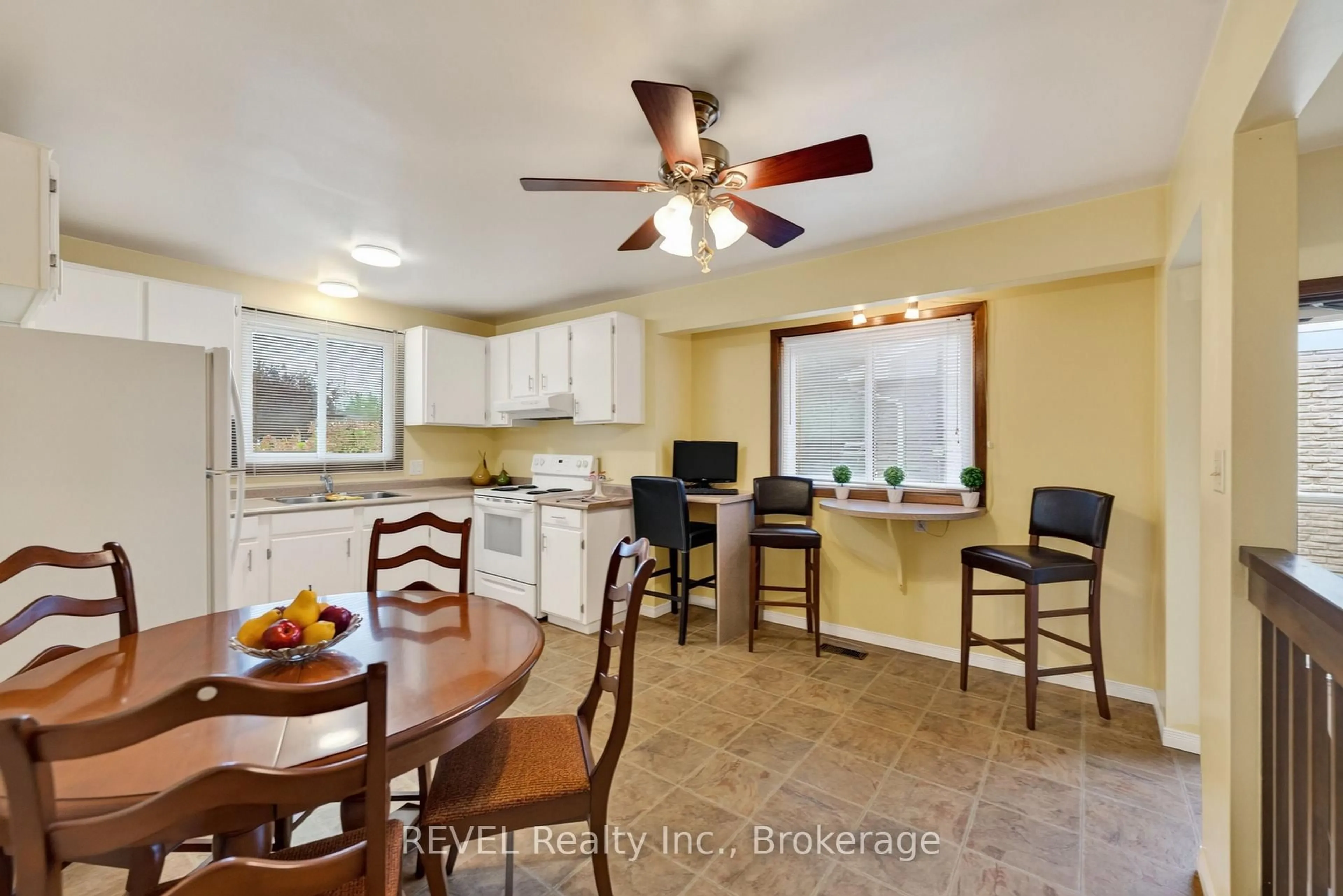 Open concept kitchen, ceramic/tile floor for 36 Manor Rd, St. Catharines Ontario L2N 3B5