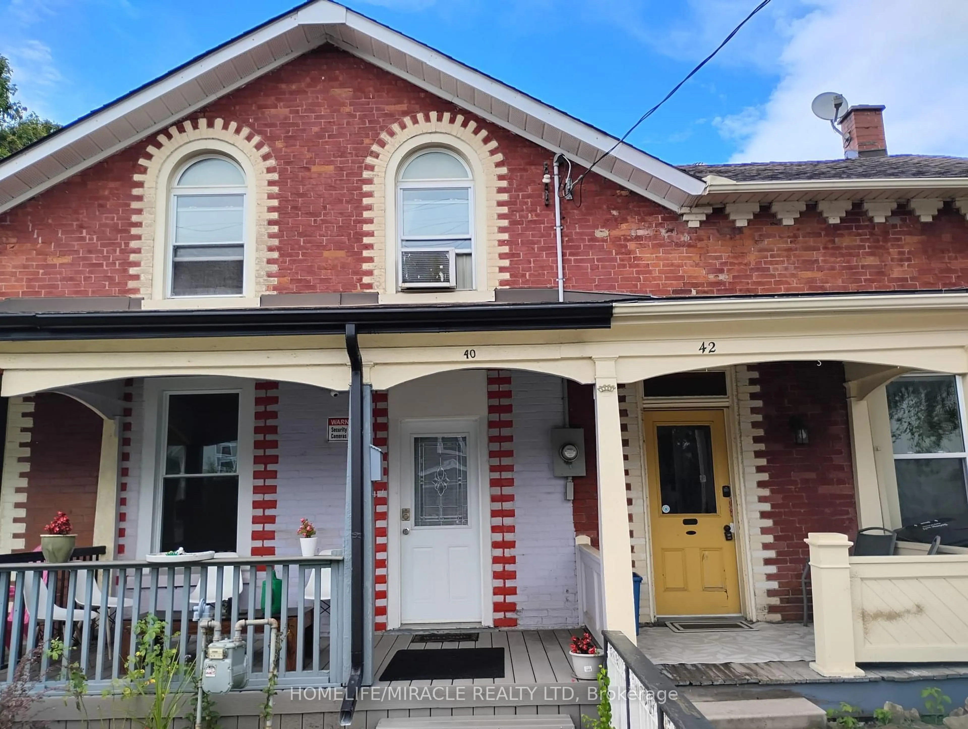 Home with brick exterior material, street for 40 Parkhill Rd, Cambridge Ontario N1R 1P4