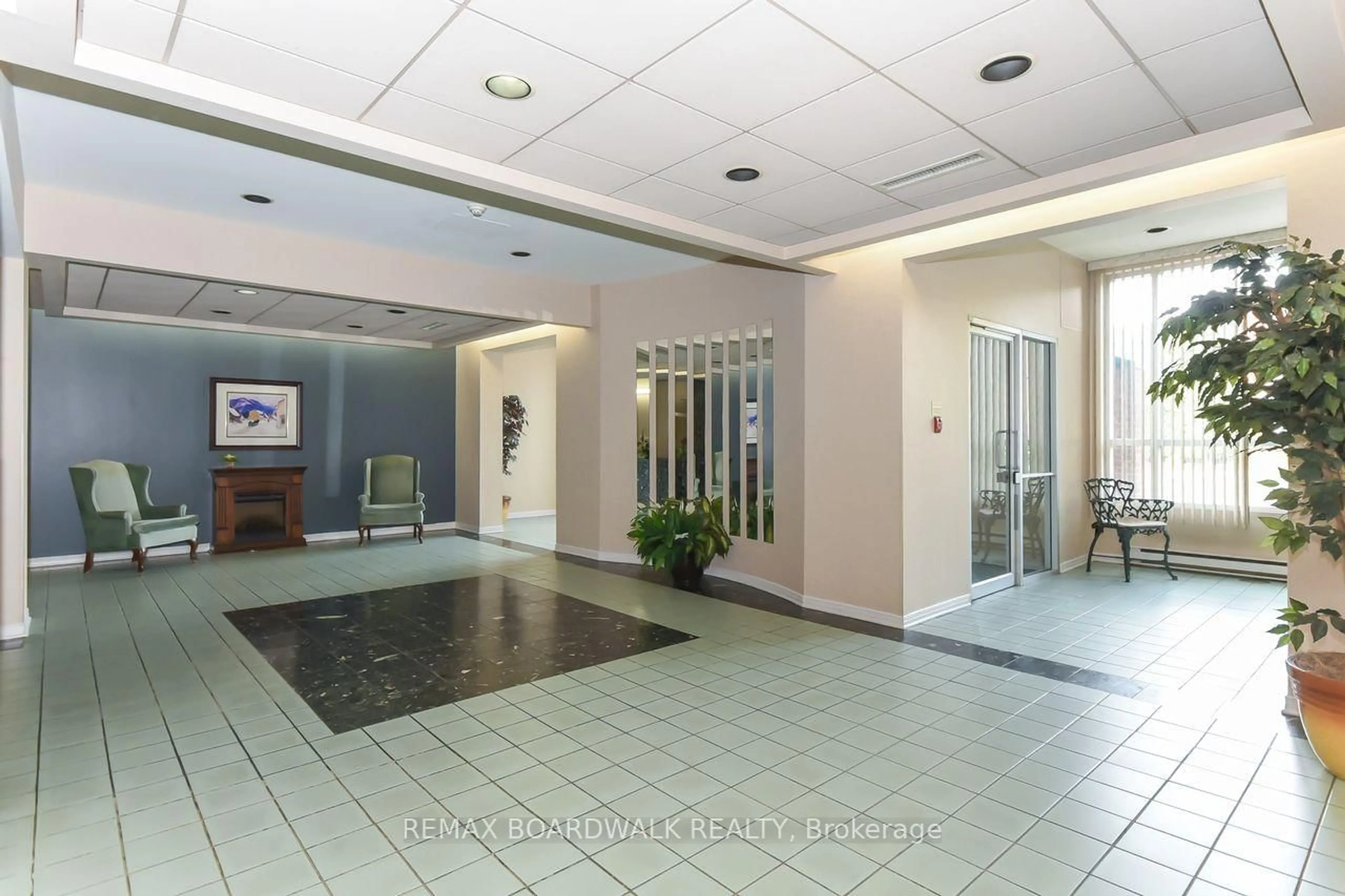 Indoor foyer for 330 Centrum Blvd #206, Ottawa Ontario K1E 3W2