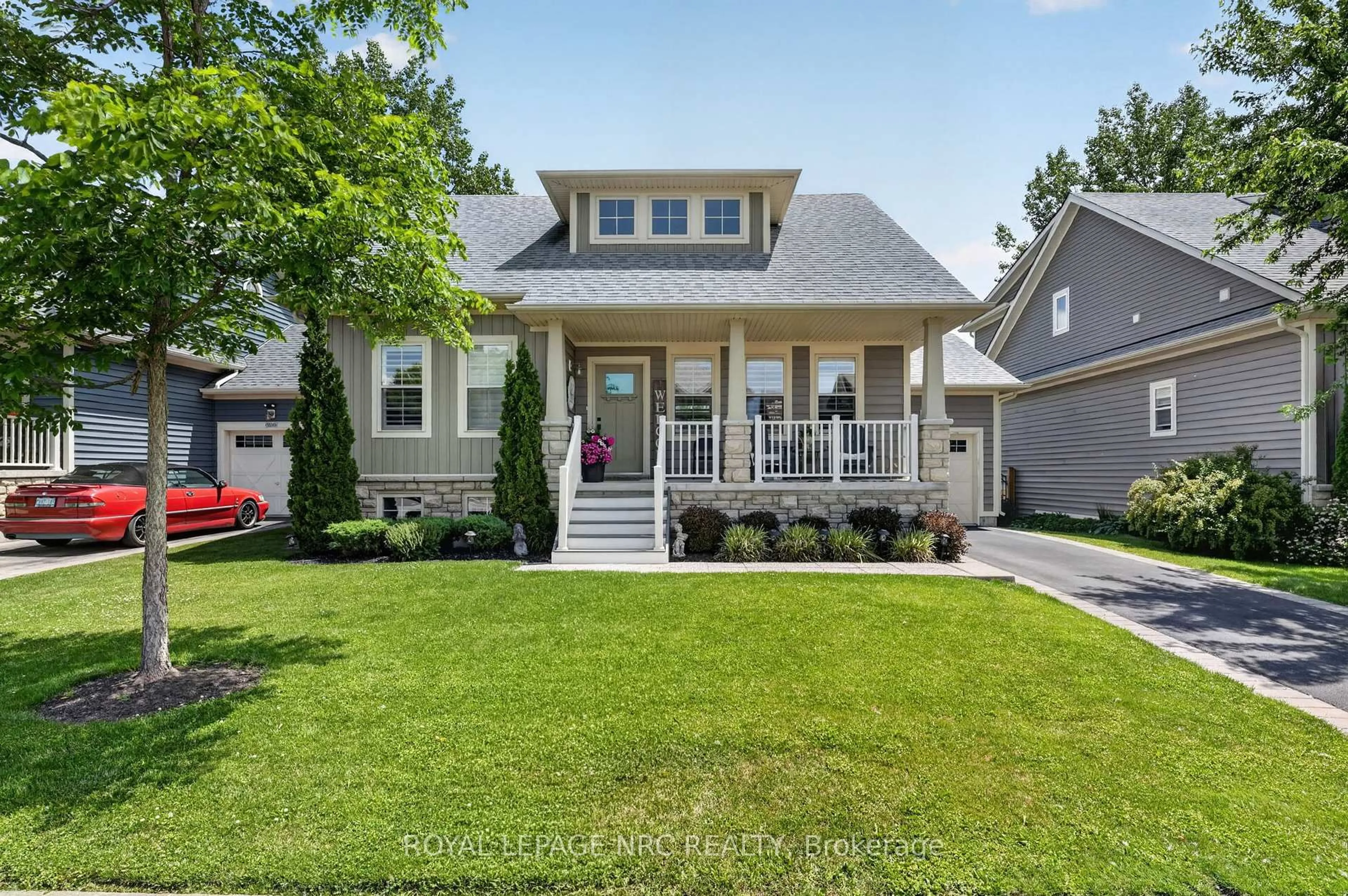Home with vinyl exterior material, street for 3806 RYAN Ave, Fort Erie Ontario L0S 1B0