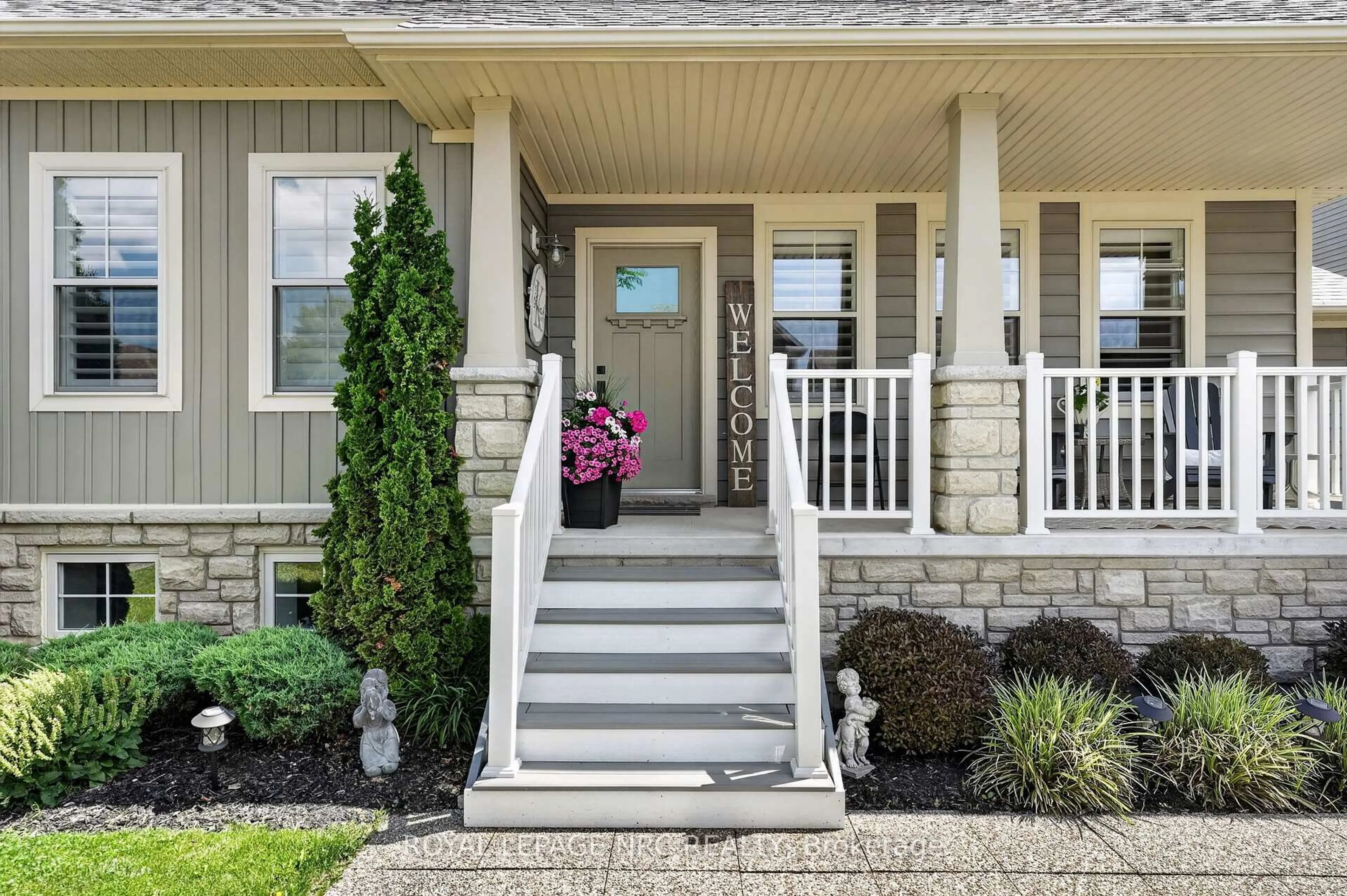 Indoor entryway for 3806 RYAN Ave, Fort Erie Ontario L0S 1B0