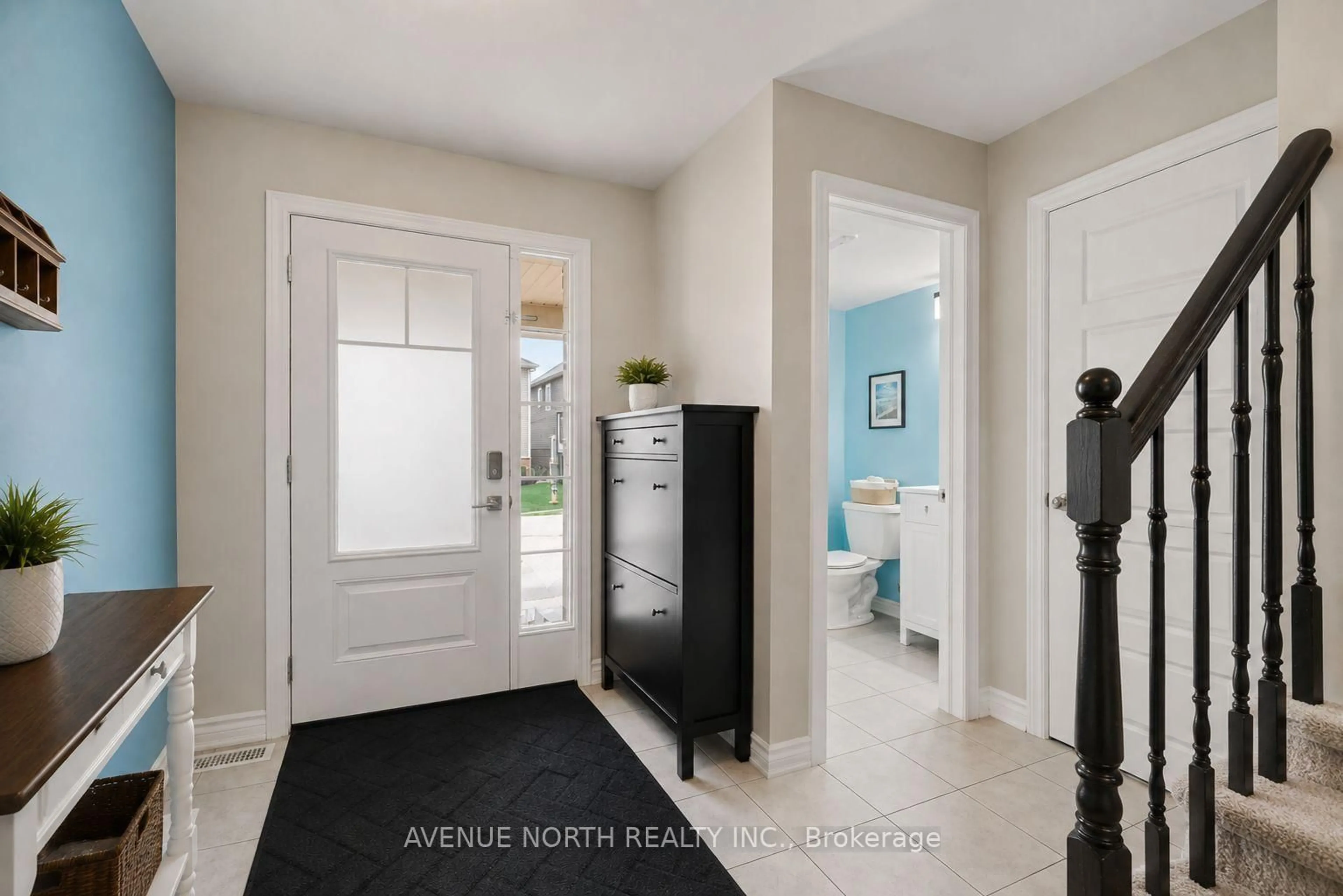 Indoor entryway for 516 Arum Terr, Ottawa Ontario K4A 1E5