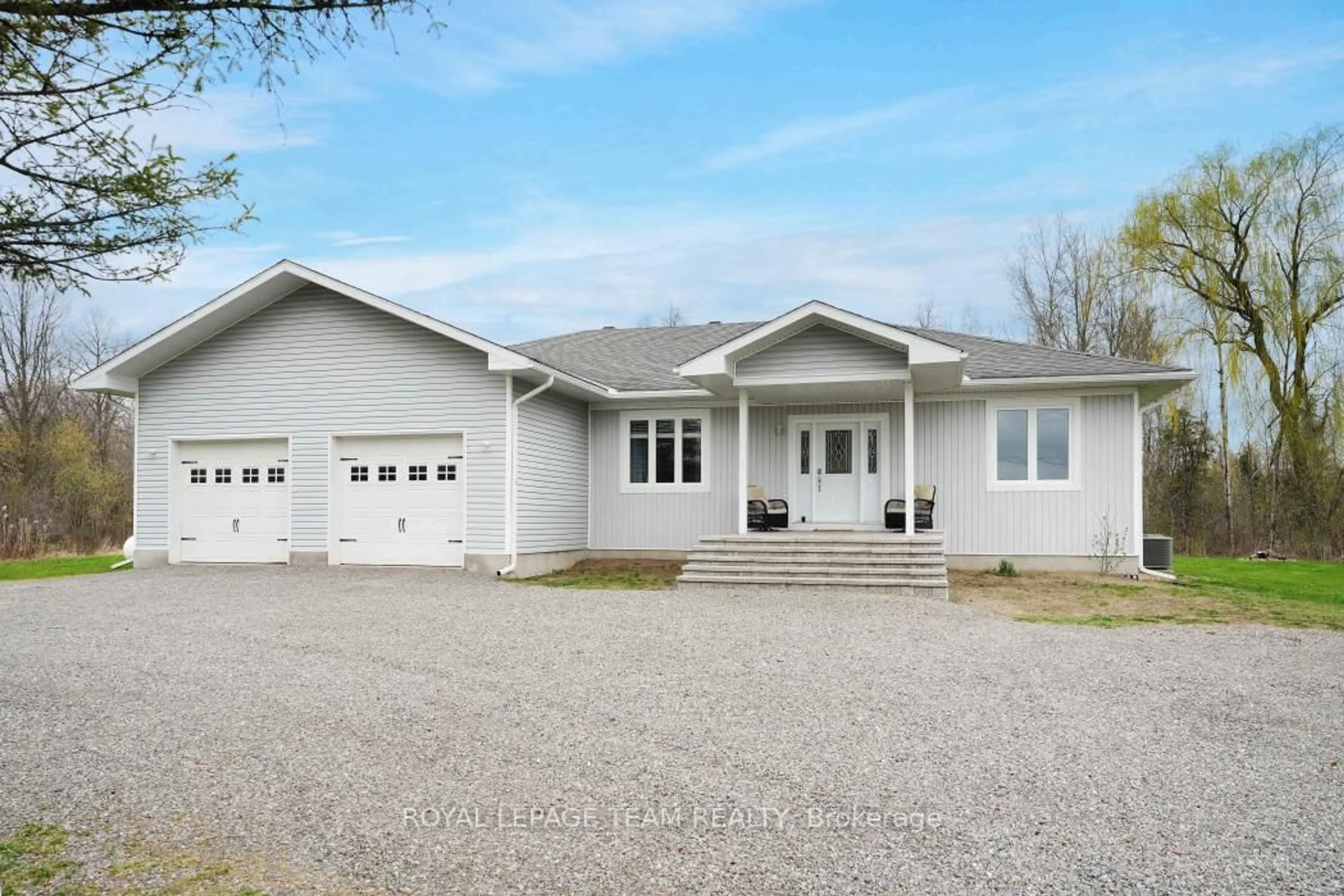 Home with vinyl exterior material, street for 986 South Gower Dr, North Grenville Ontario K0G 1J0