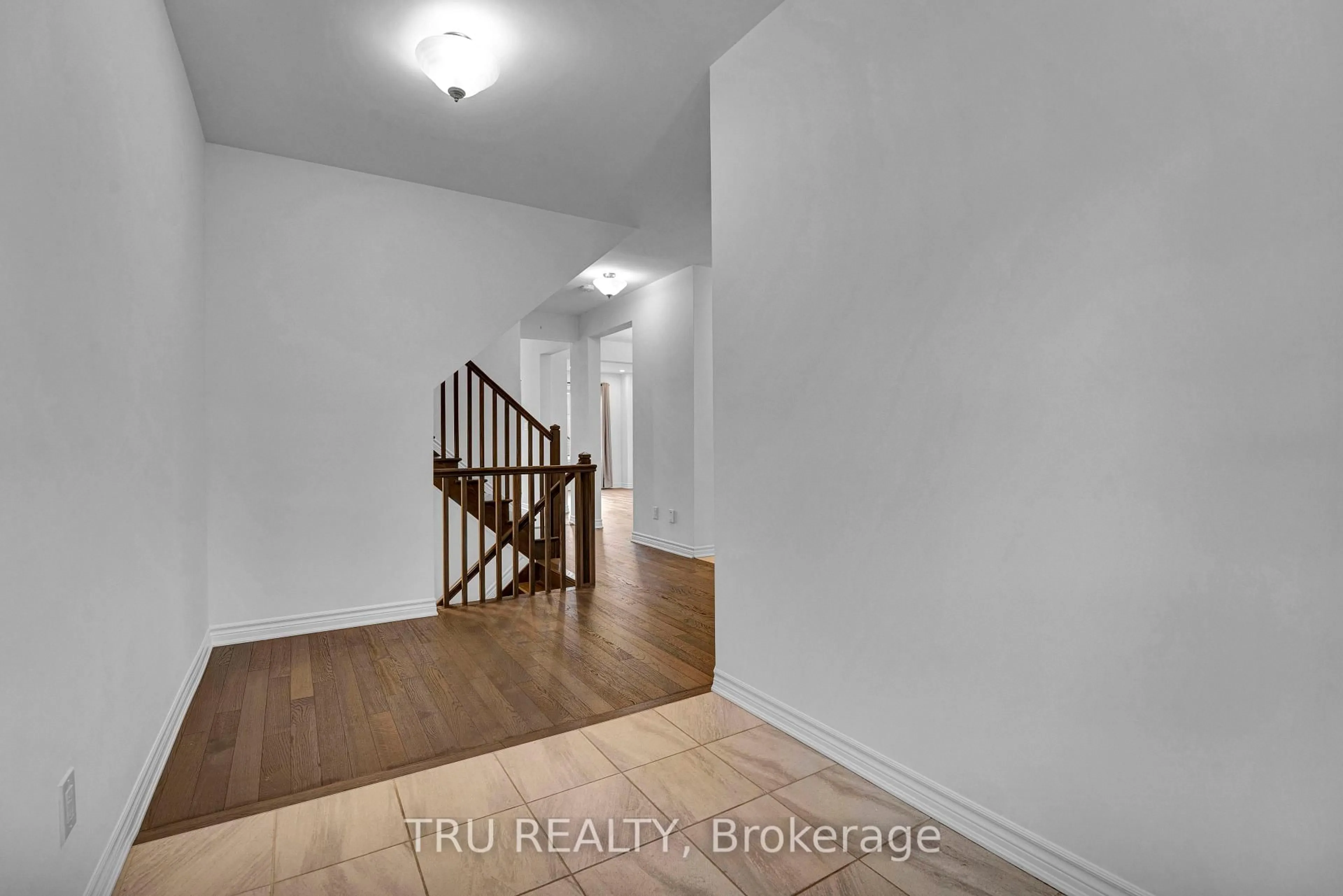 Unknown for 207 QUARTER HORSE St, Ottawa Ontario K2S 0X8