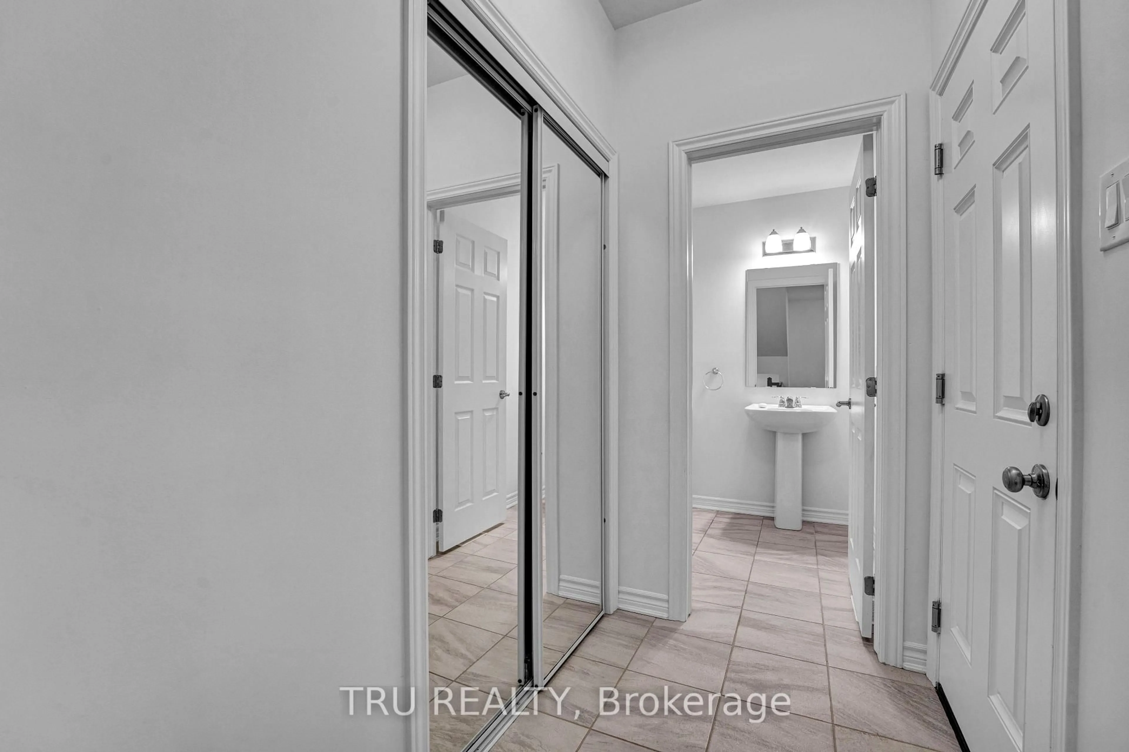Unknown for 207 QUARTER HORSE St, Ottawa Ontario K2S 0X8
