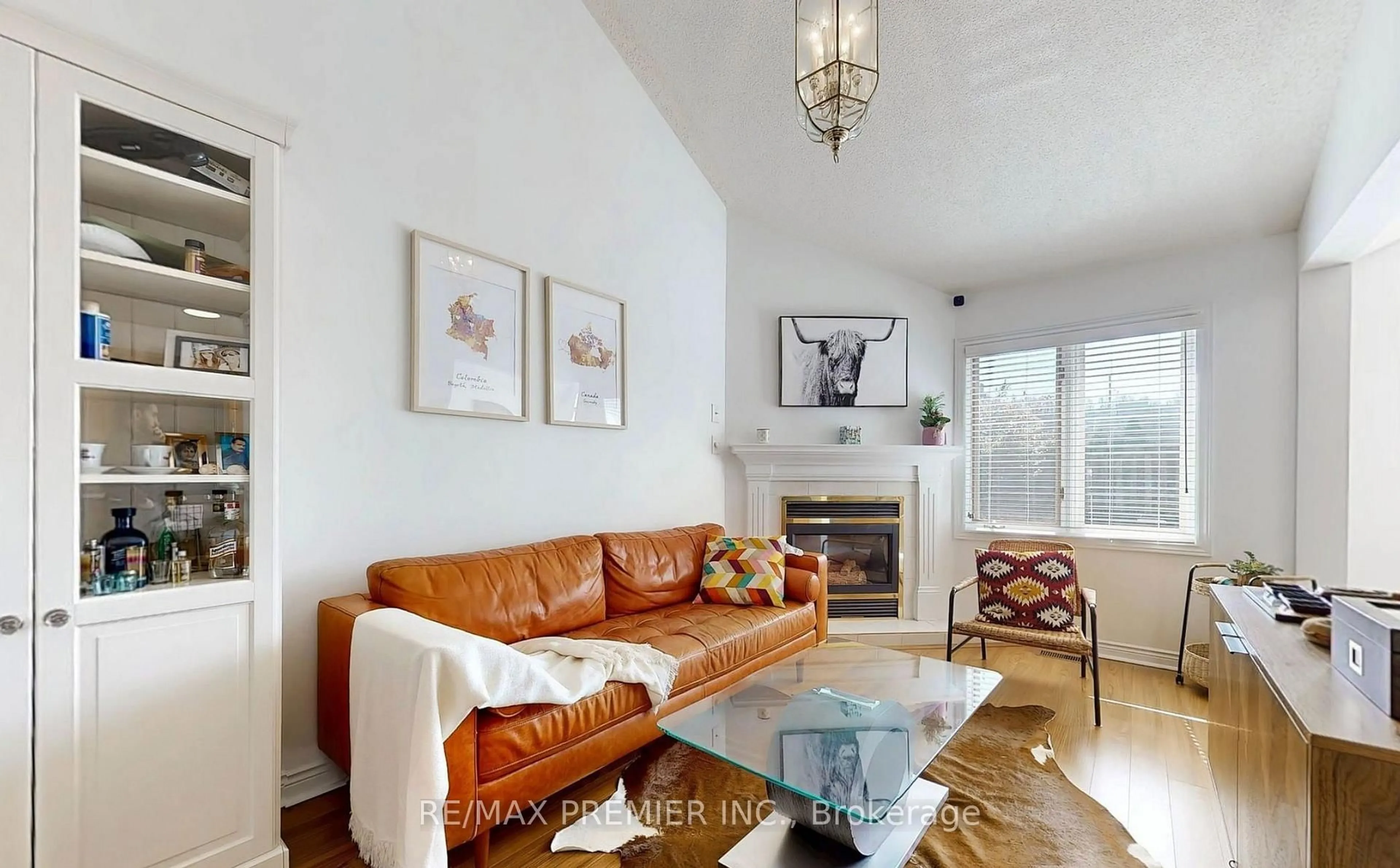 Living room with furniture, unknown for 9 Wentworth Dr #13, Grimsby Ontario L3M 5H9