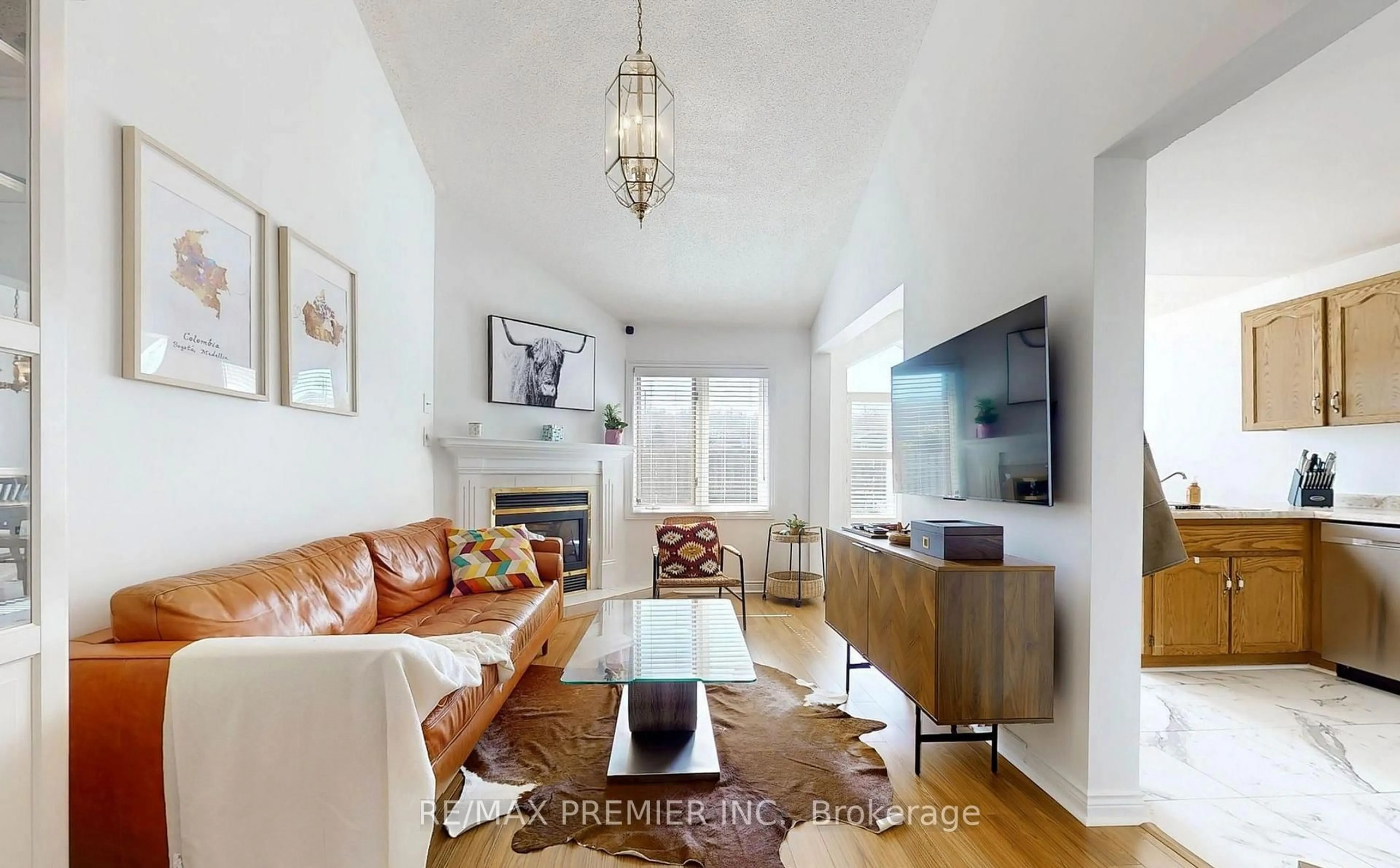 Living room with furniture, unknown for 9 Wentworth Dr #13, Grimsby Ontario L3M 5H9