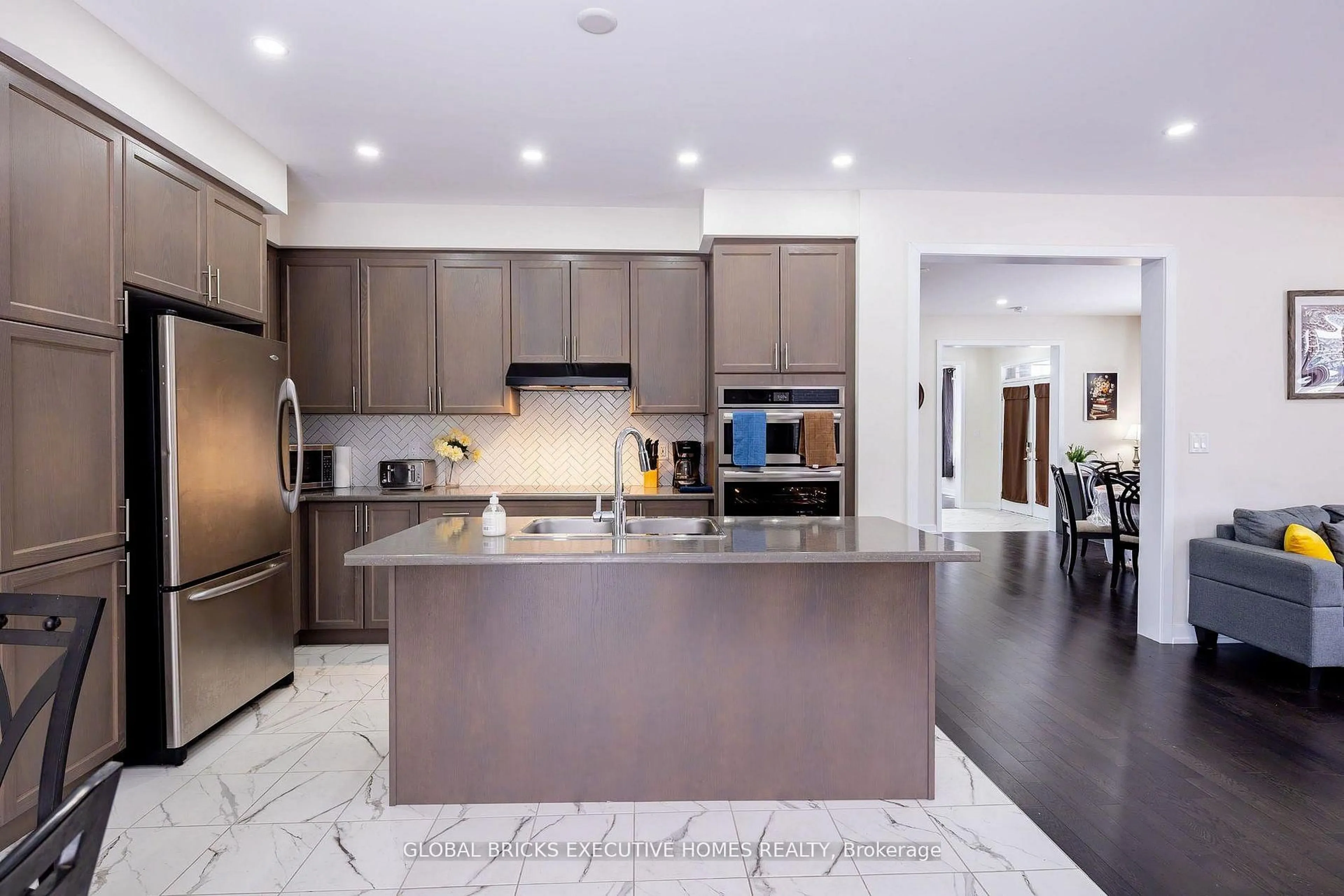 Contemporary kitchen, ceramic/tile floor for 91 Higgins Ave, Thorold Ontario L3B 5N5