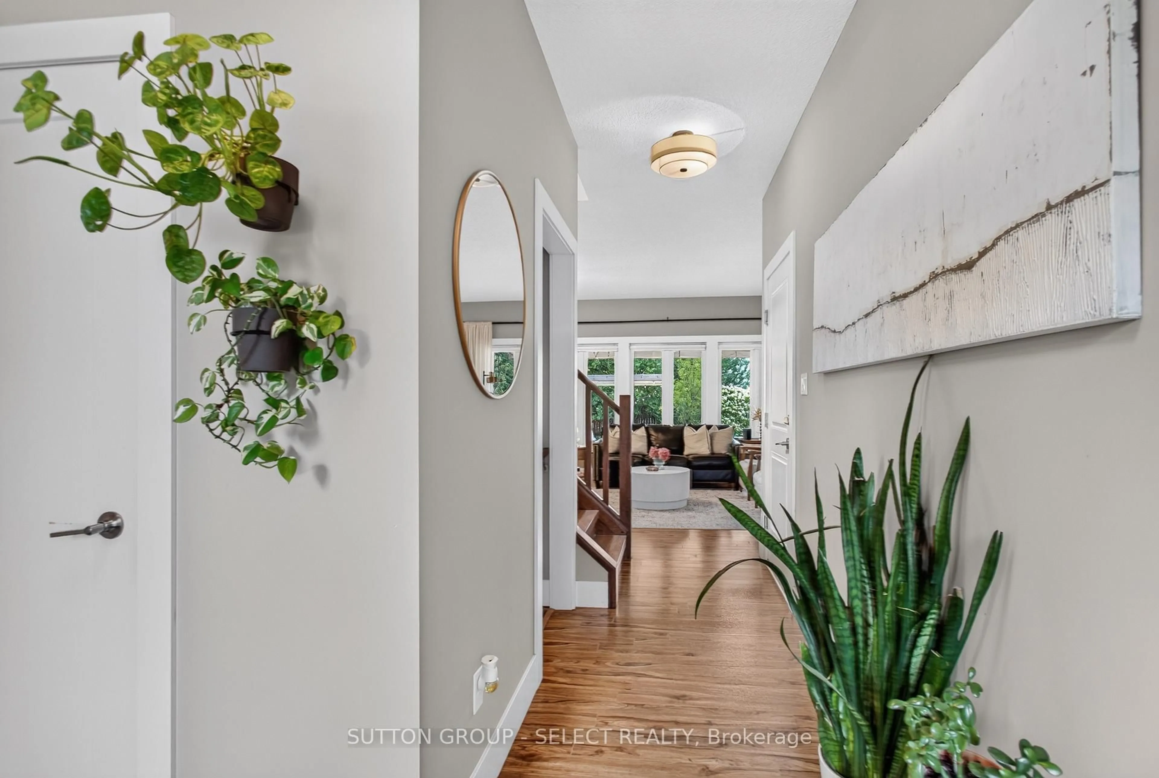 Indoor entryway for 1445 Riverbend Rd, London South Ontario N6K 0E7