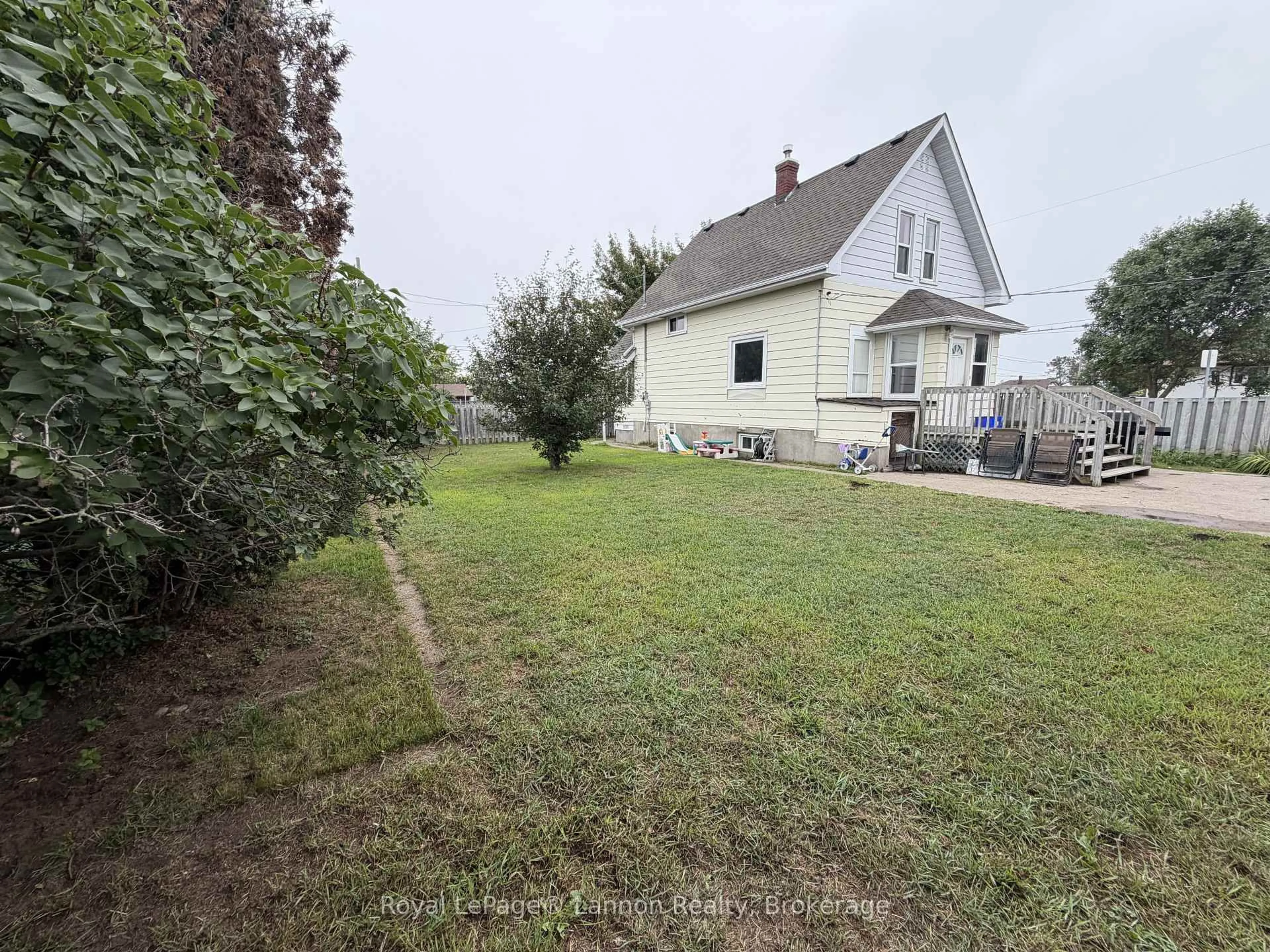 A pic from outside/outdoor area/front of a property/back of a property/a pic from drone, unknown for 279 Dewe Ave, Thunder Bay Ontario P7A 2E7